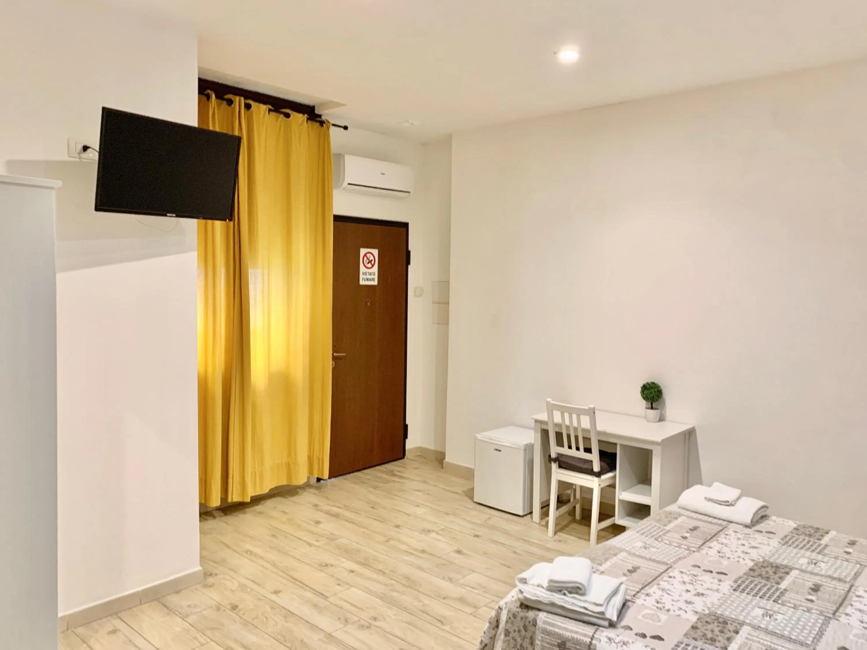 Living room, Bed in Romano B&B