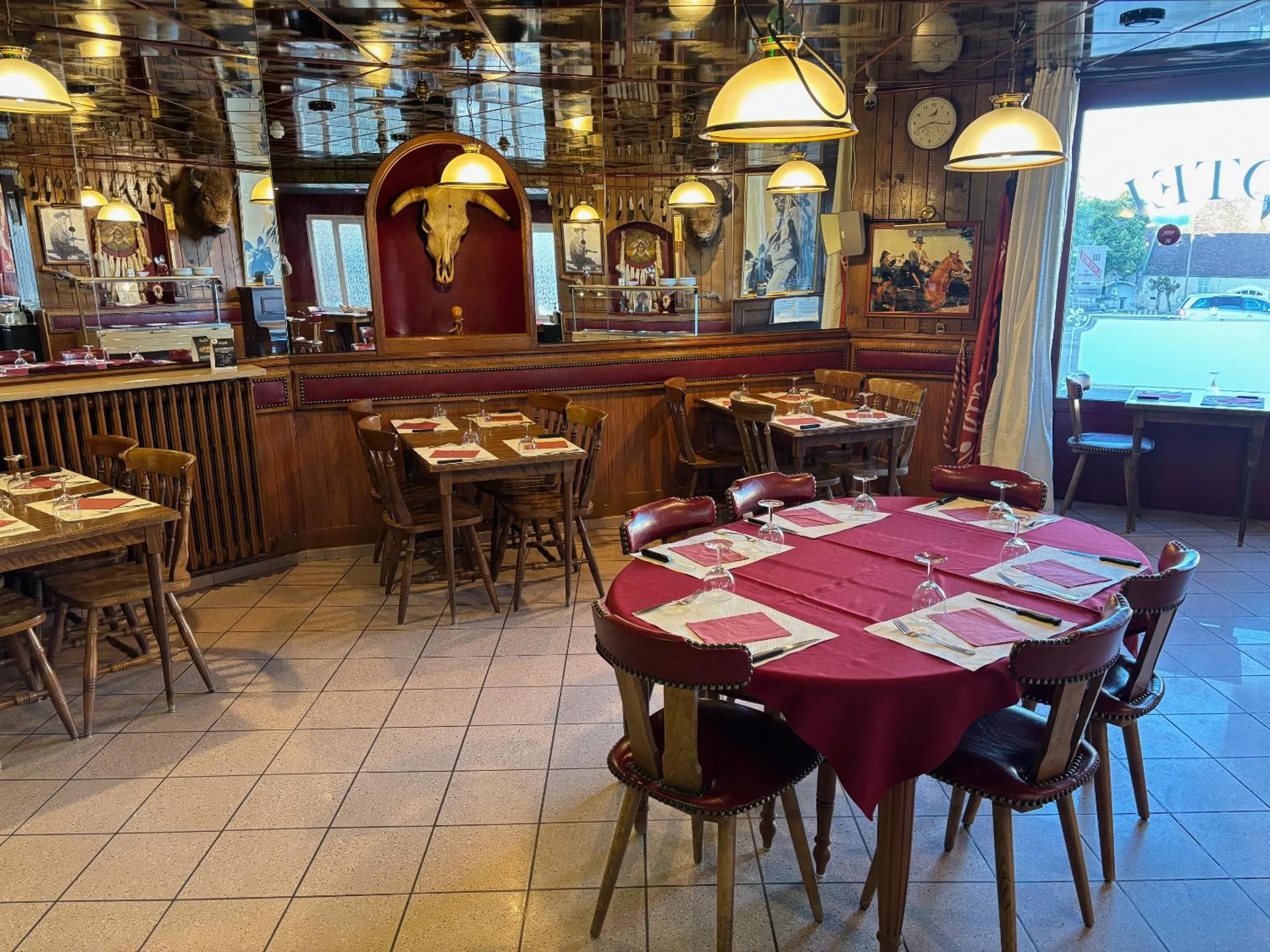 Restaurant/places to eat in L'Hôtel du Mouton blanc