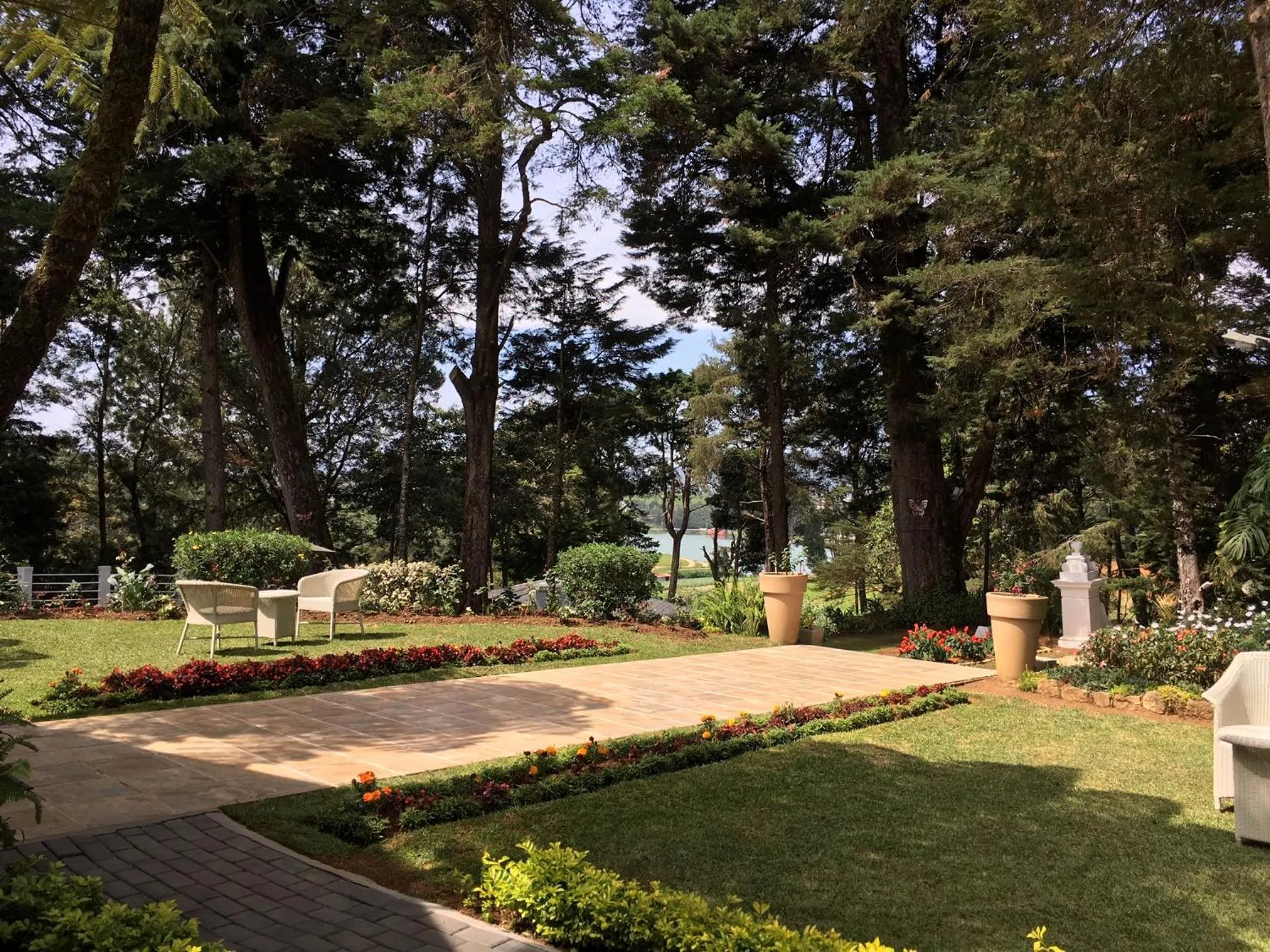 Garden in Mirage Kings Cottage