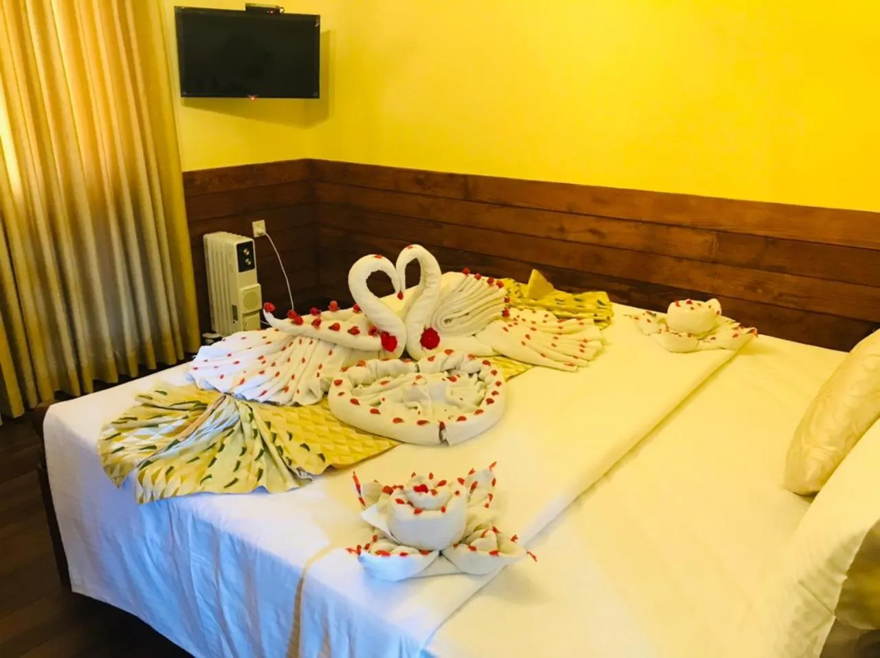 Bedroom, Bed in Mirage Kings Cottage