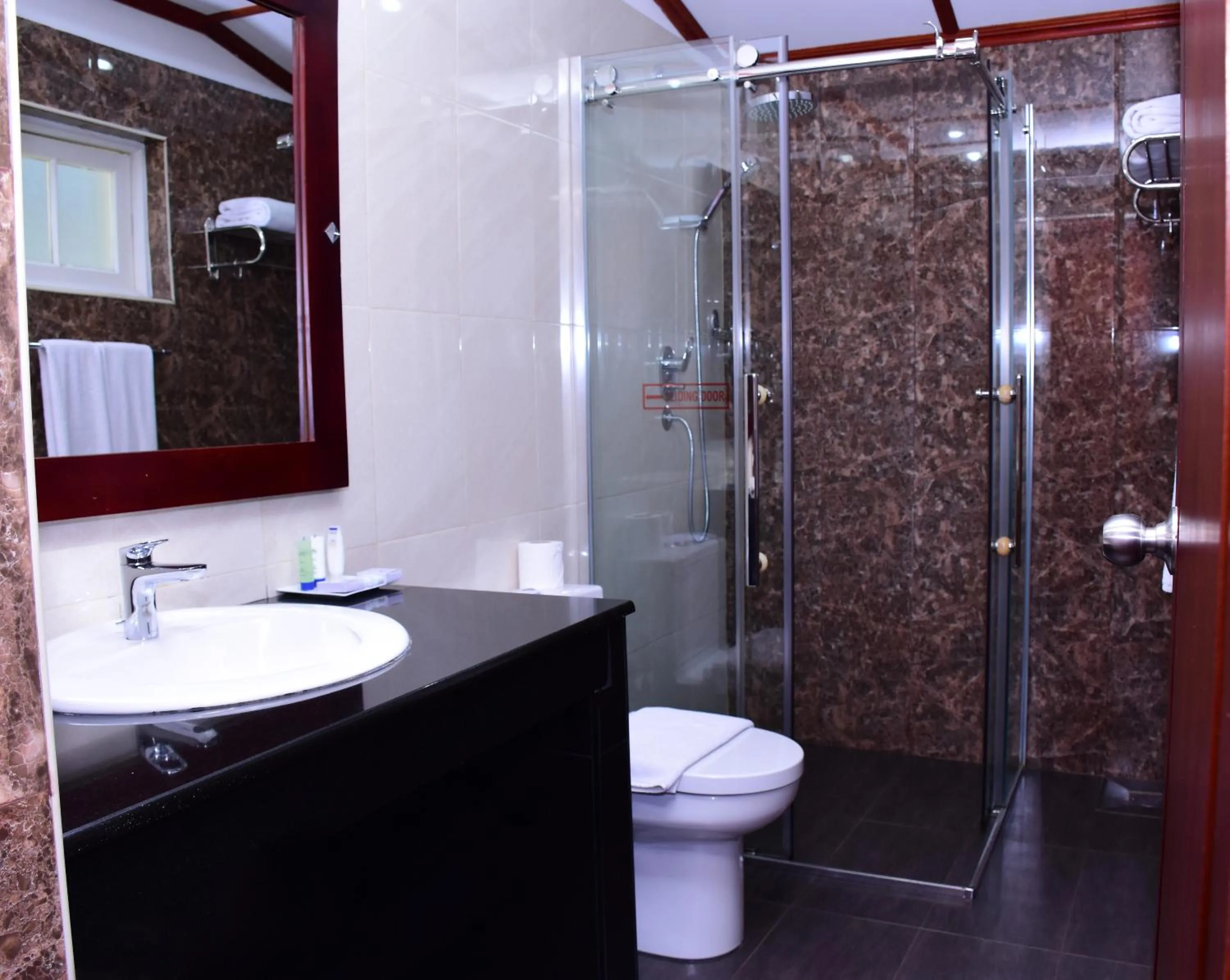 Bathroom in Mirage Kings Cottage