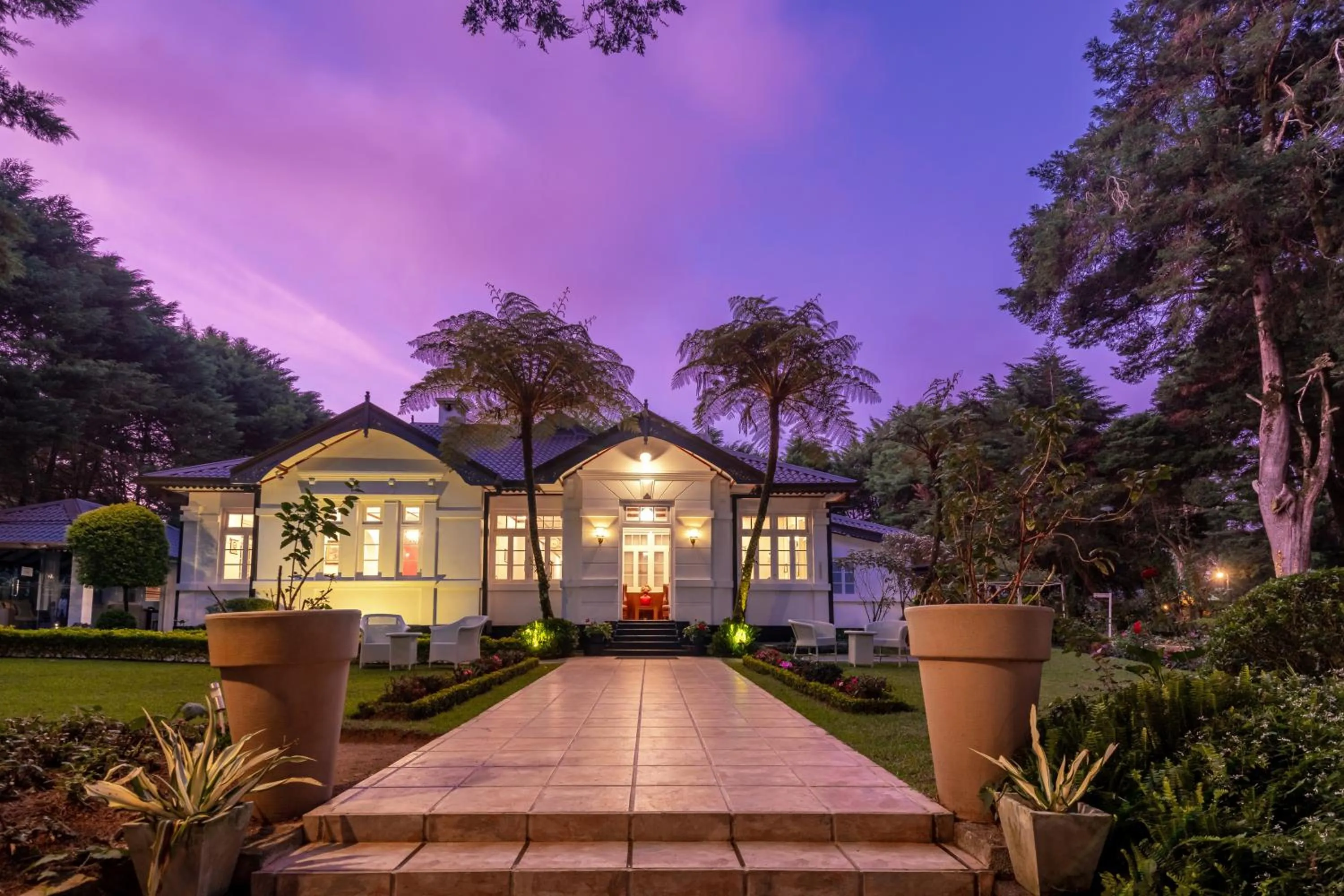 Property building in Mirage Kings Cottage