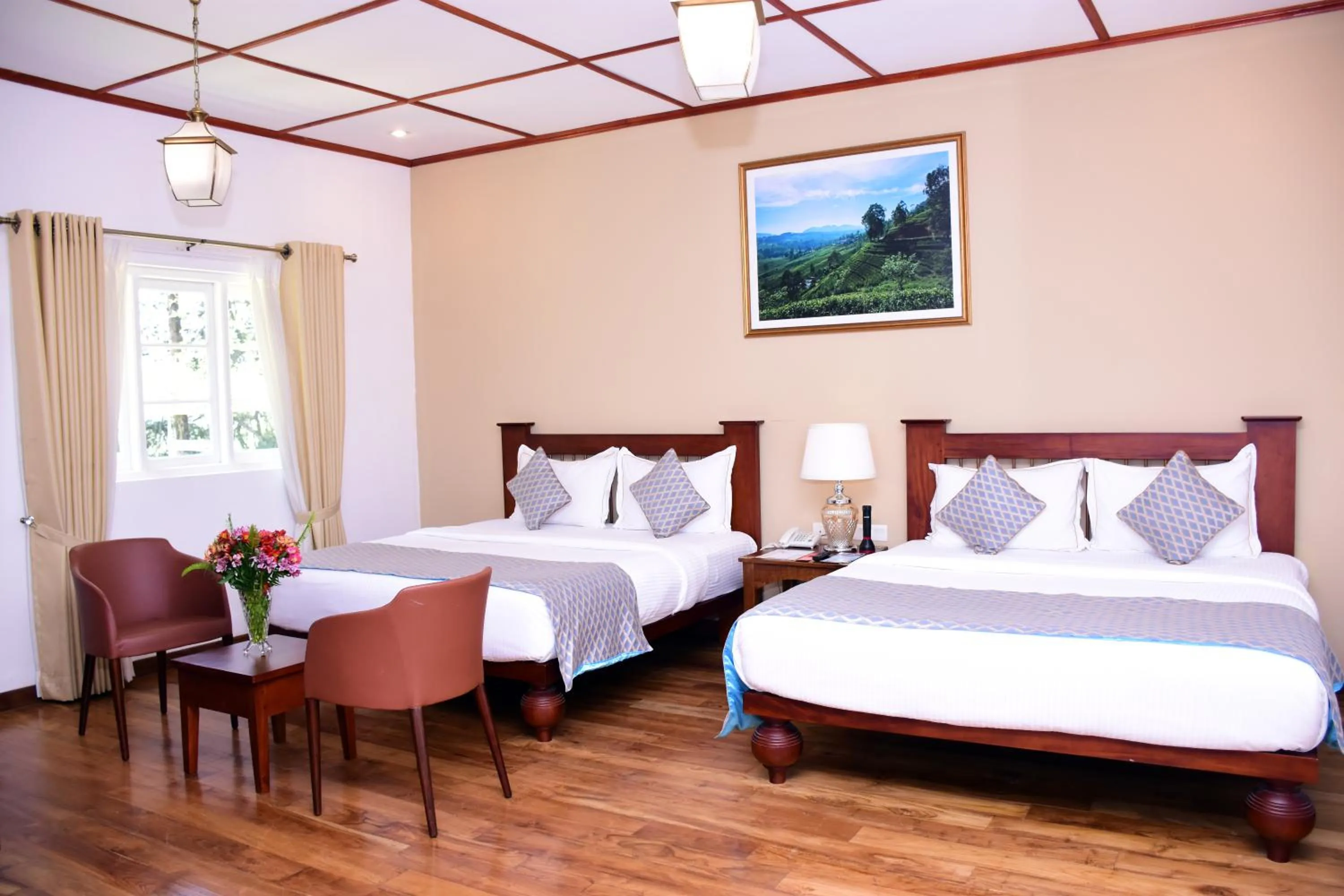 Photo of the whole room, Bed in Mirage Kings Cottage