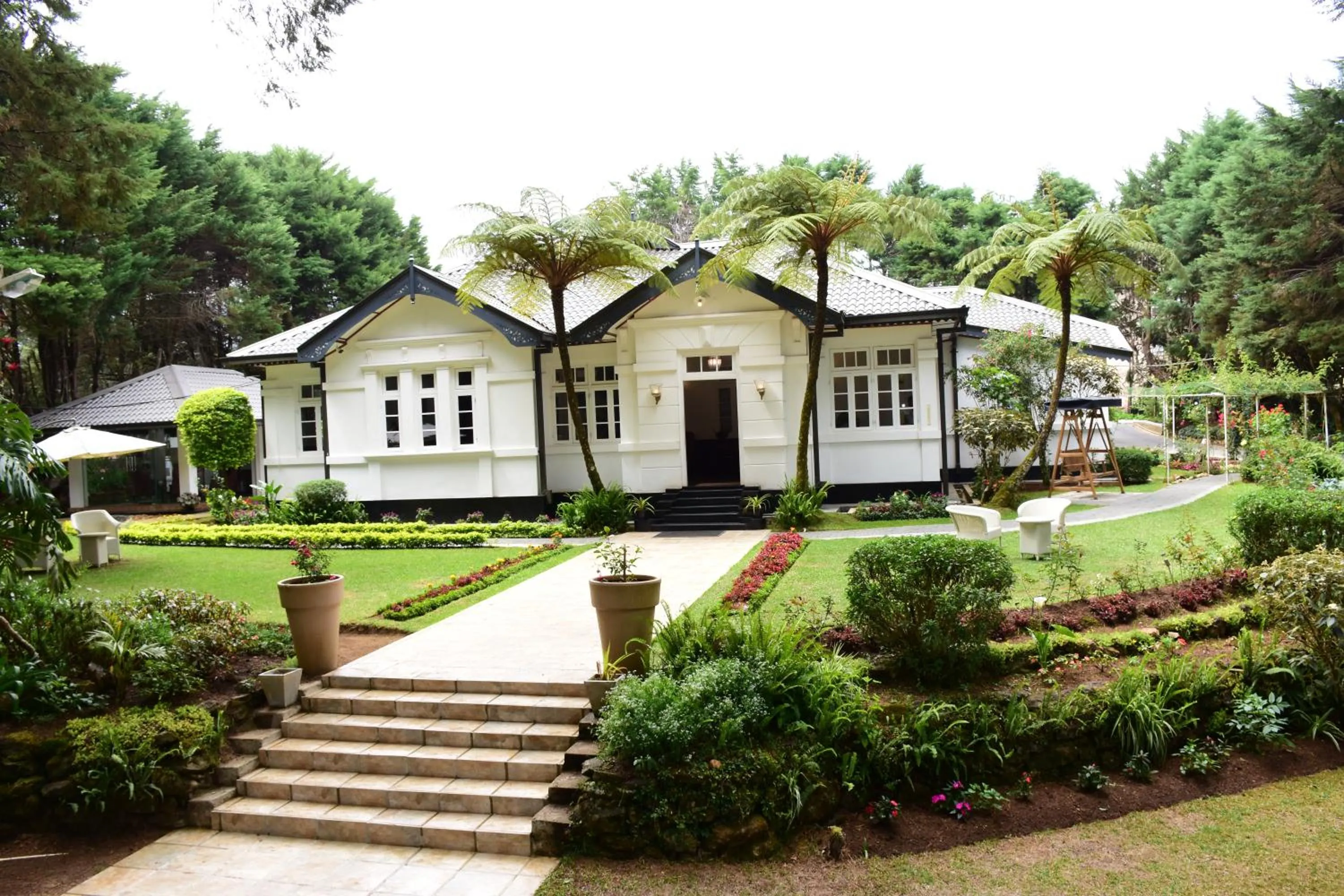 Property building in Mirage Kings Cottage