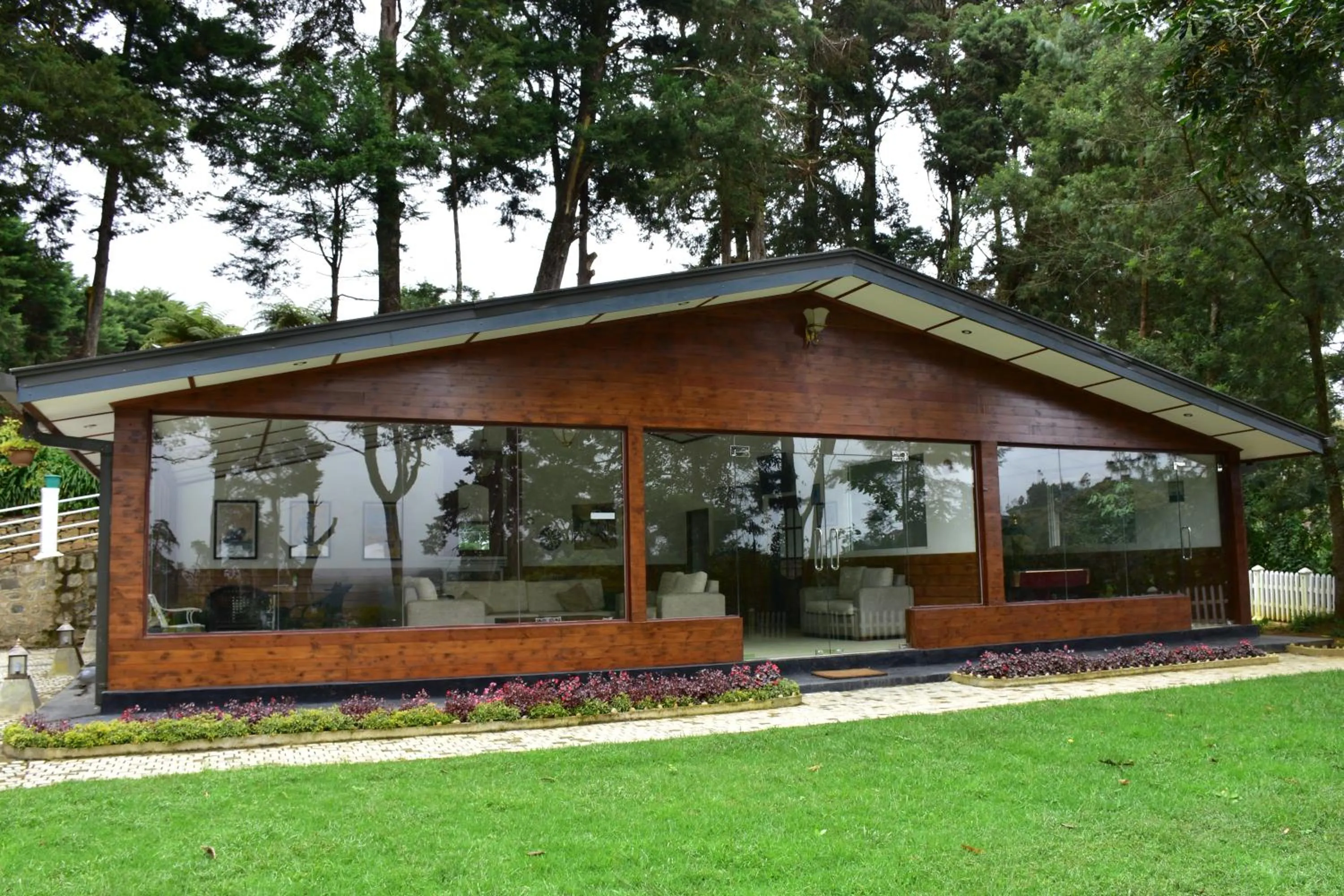 Property building in Mirage Kings Cottage