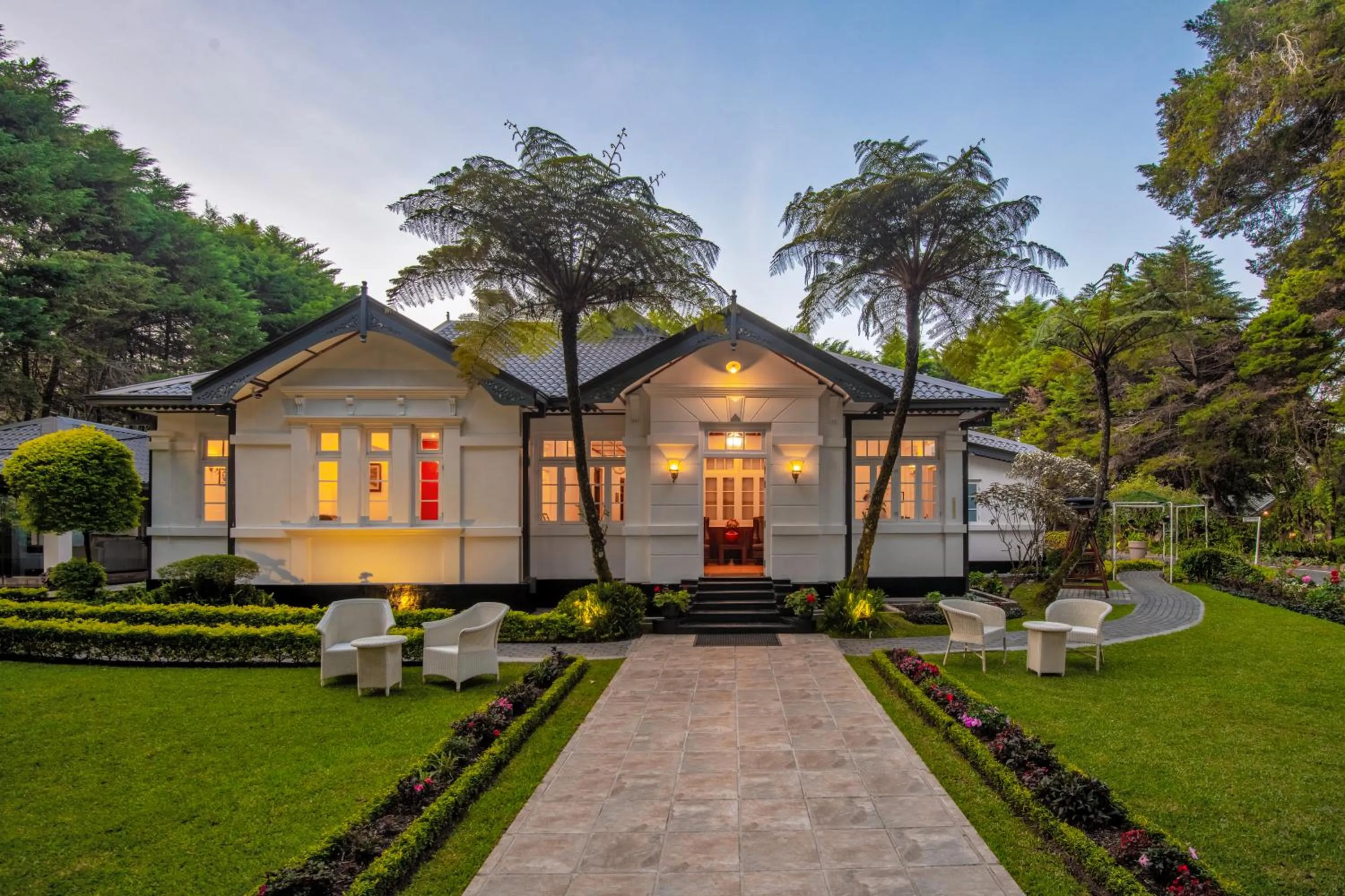 Garden view in Mirage Kings Cottage