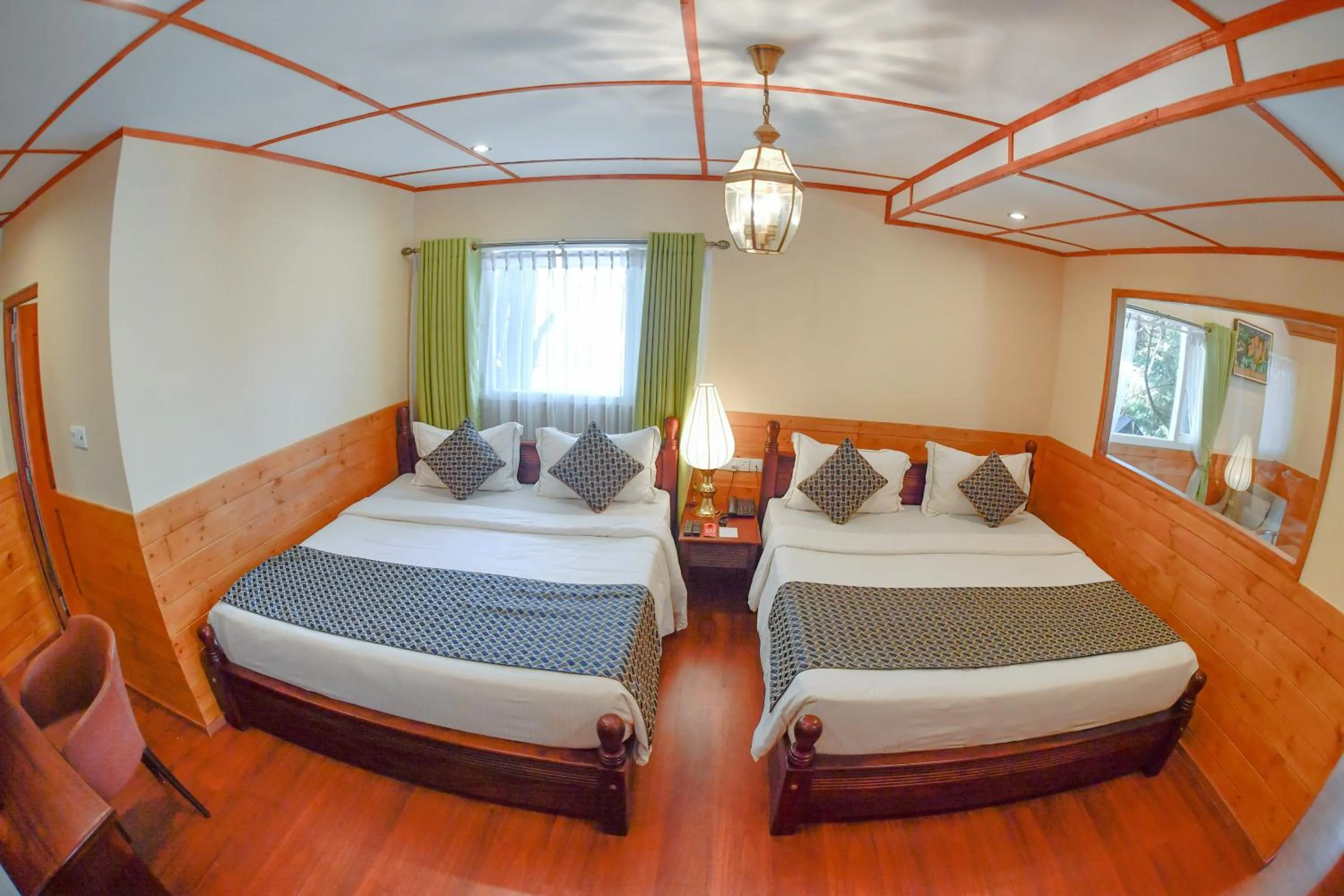 Bedroom, Bed in Mirage Kings Cottage