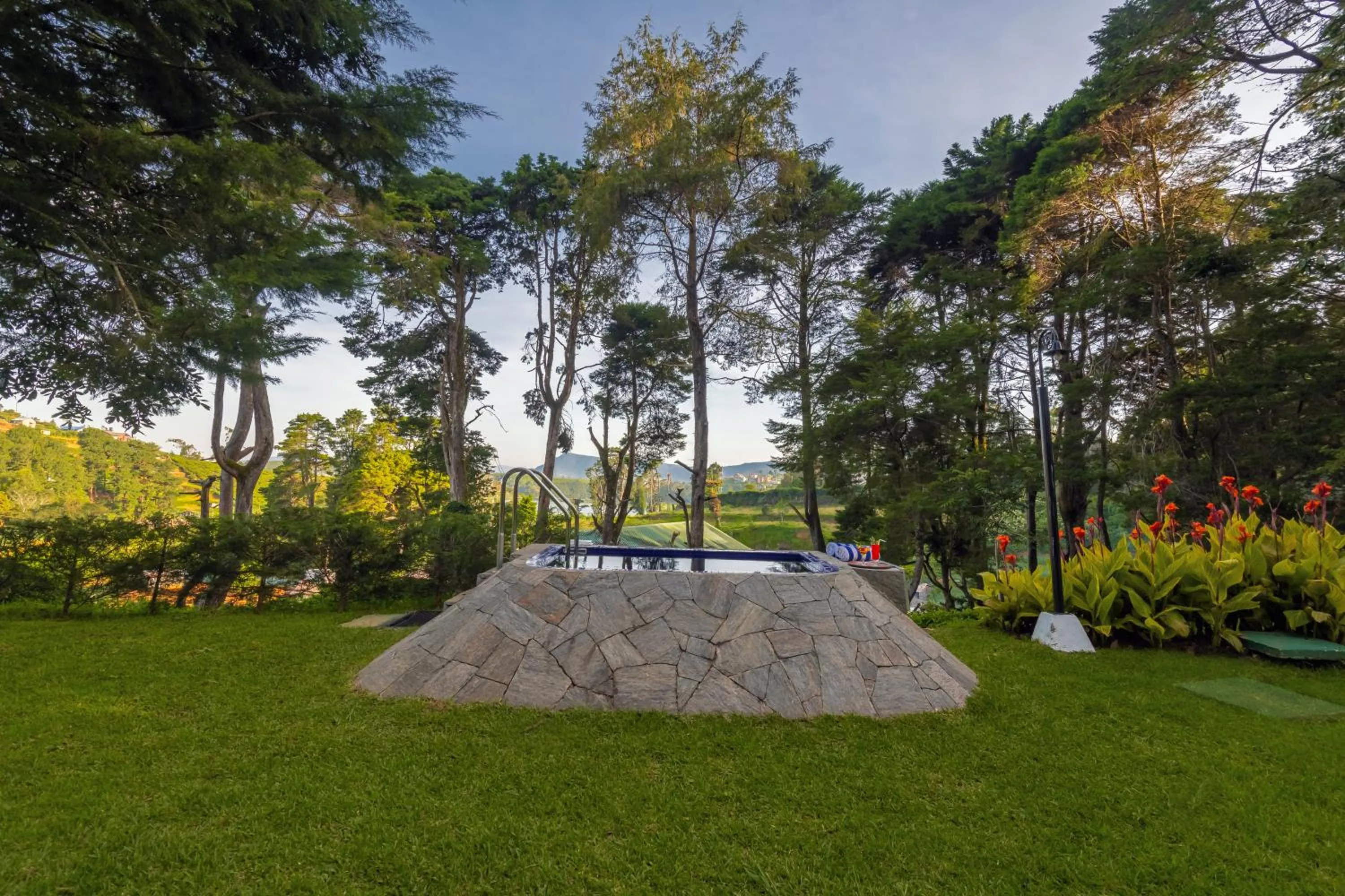 Garden in Mirage Kings Cottage