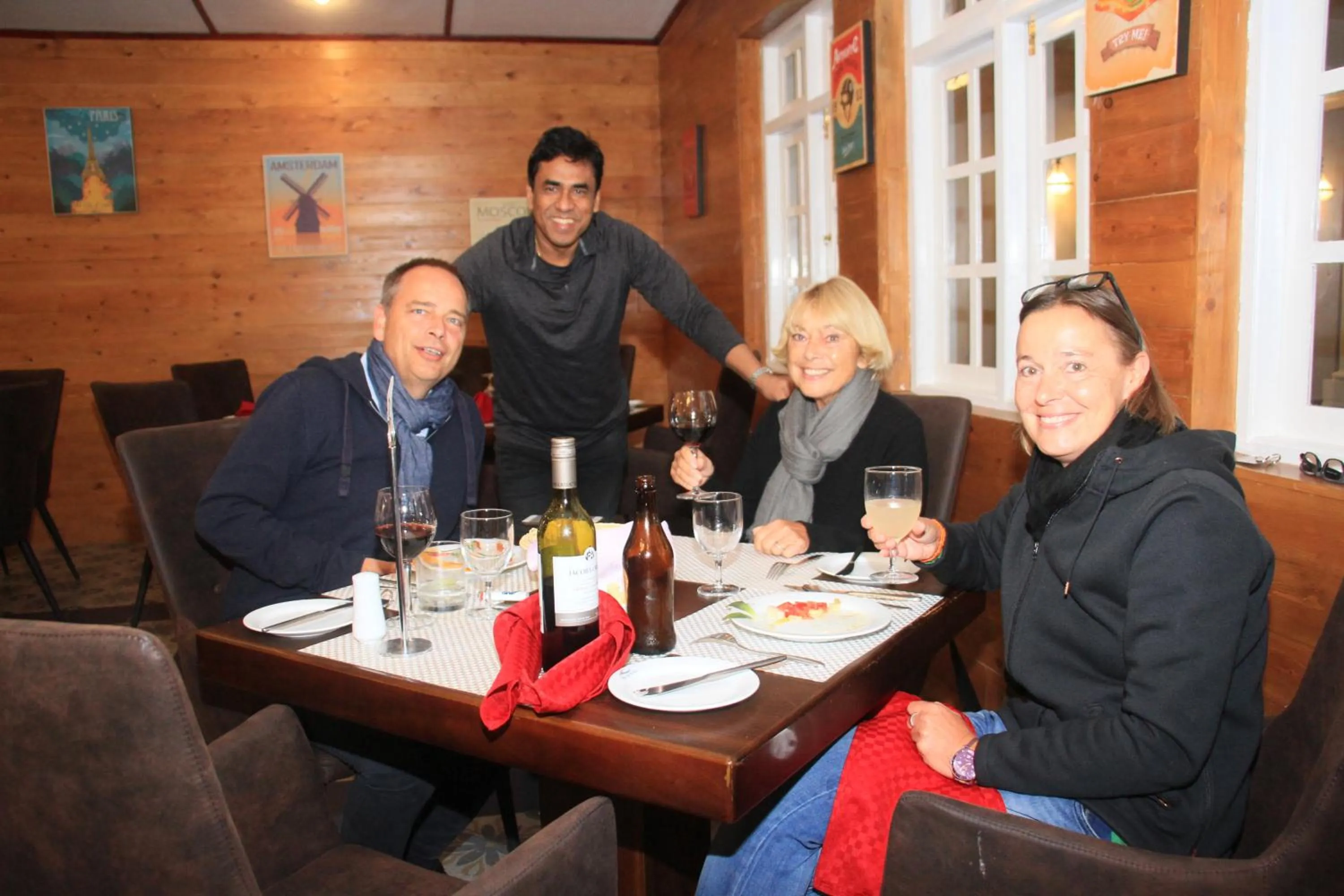 Guests in Mirage Kings Cottage