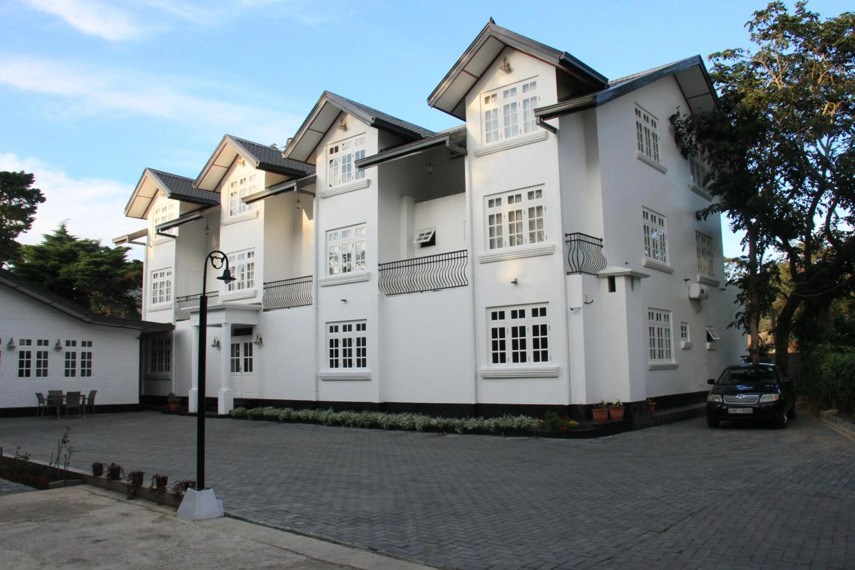 Property building in Mirage Kings Cottage