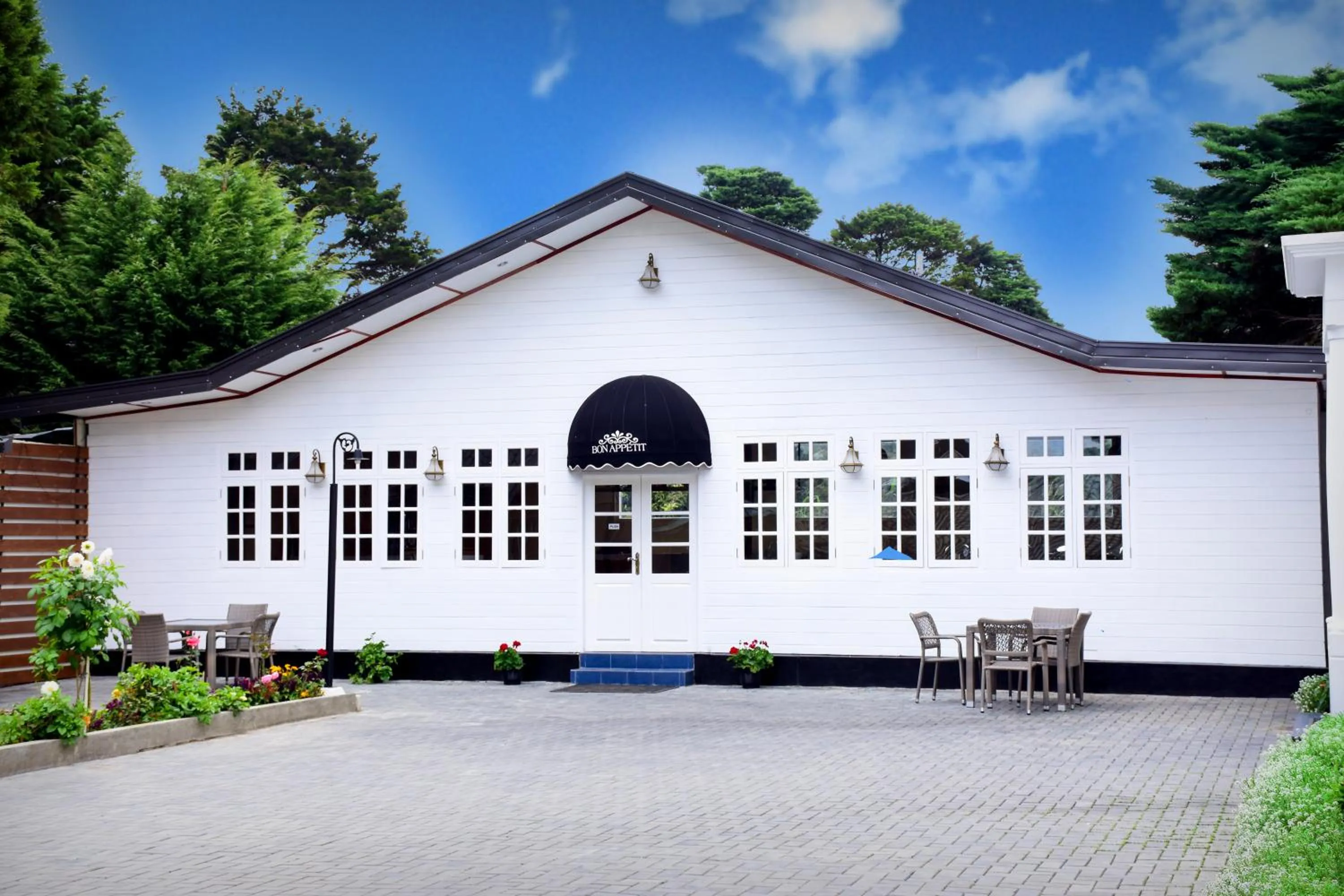 Property building in Mirage Kings Cottage