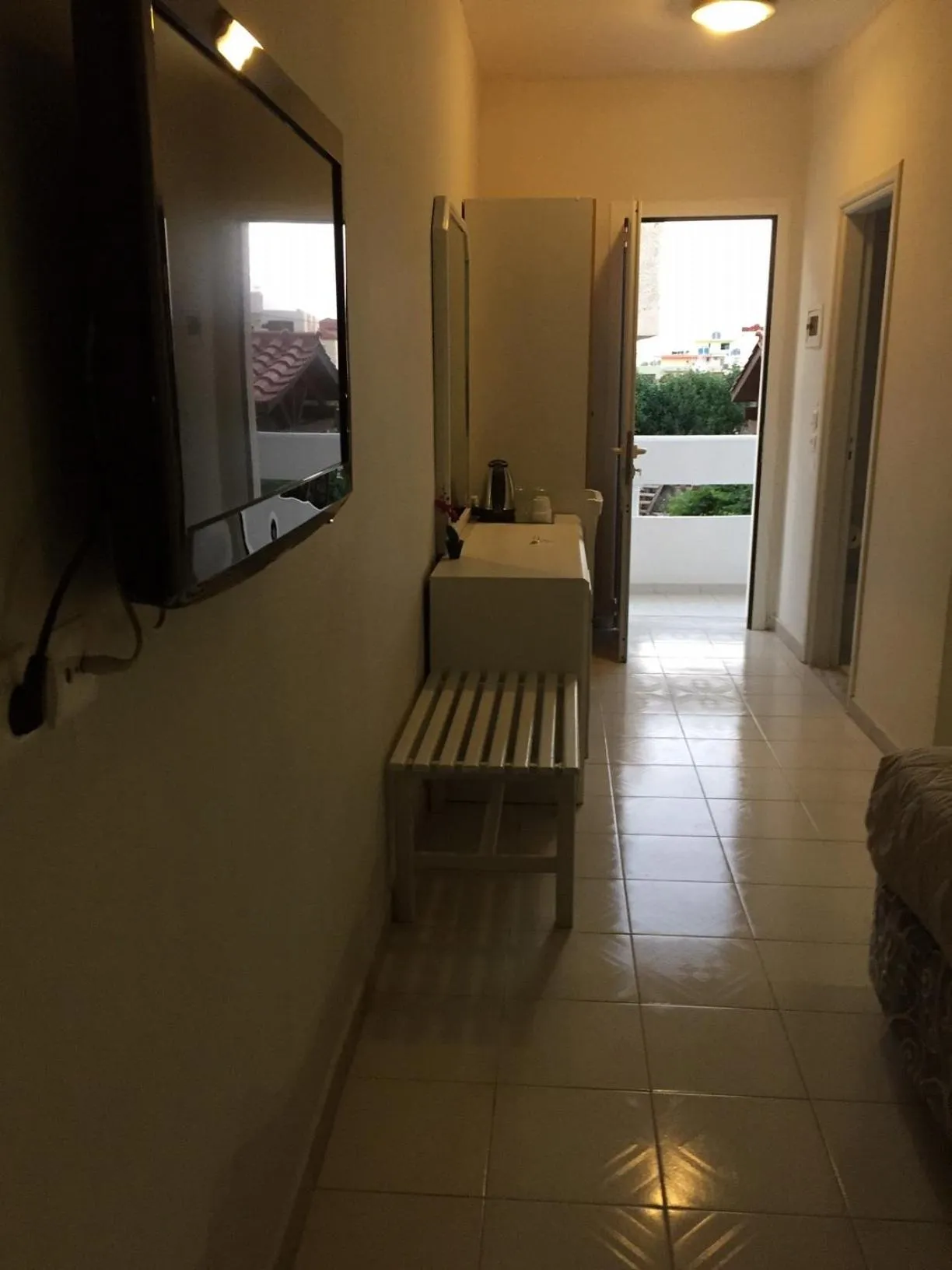 TV and multimedia in Alkyonides Boutique Hotel