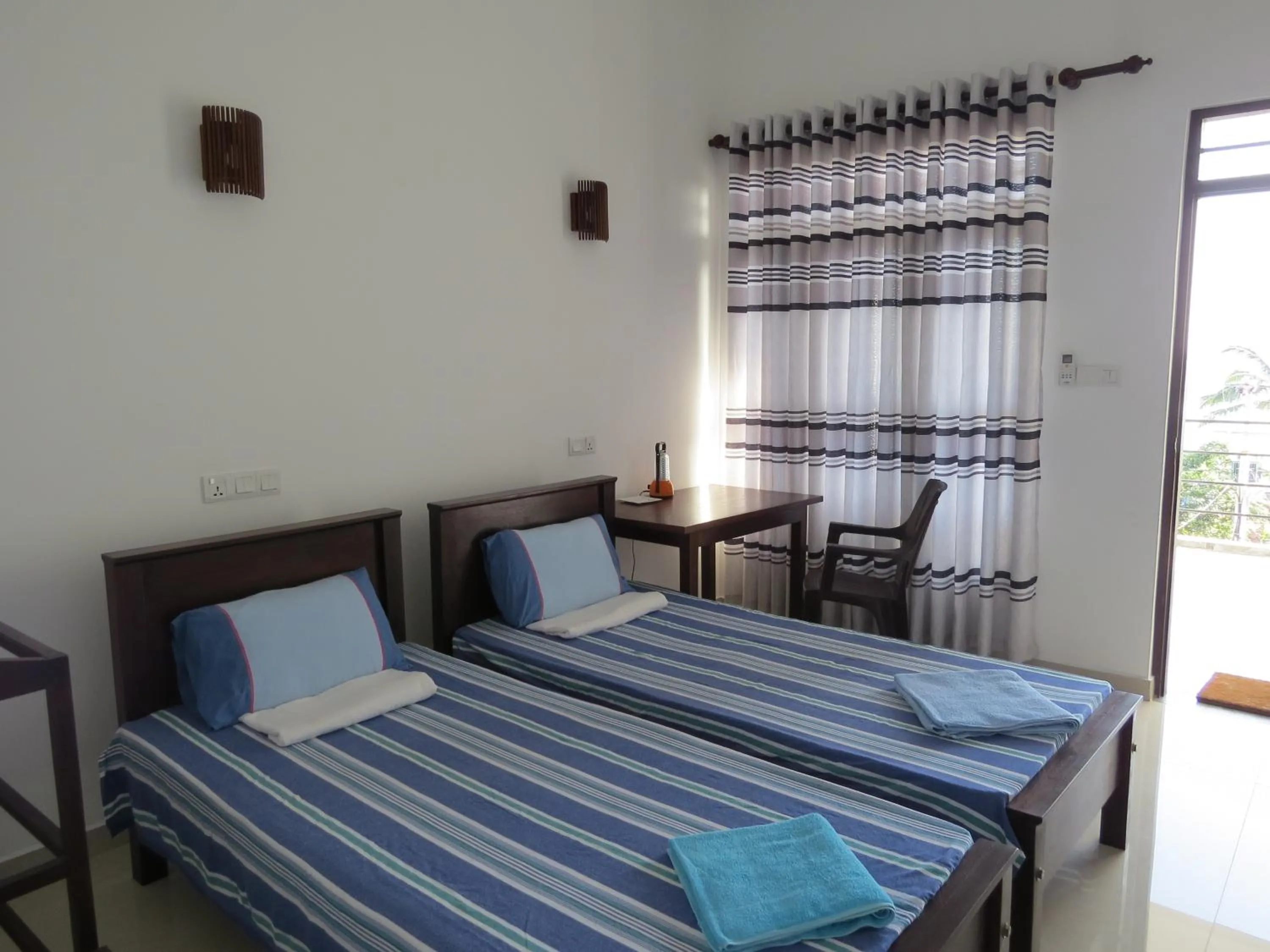 Photo of the whole room, Bed in Sailors Mirissa