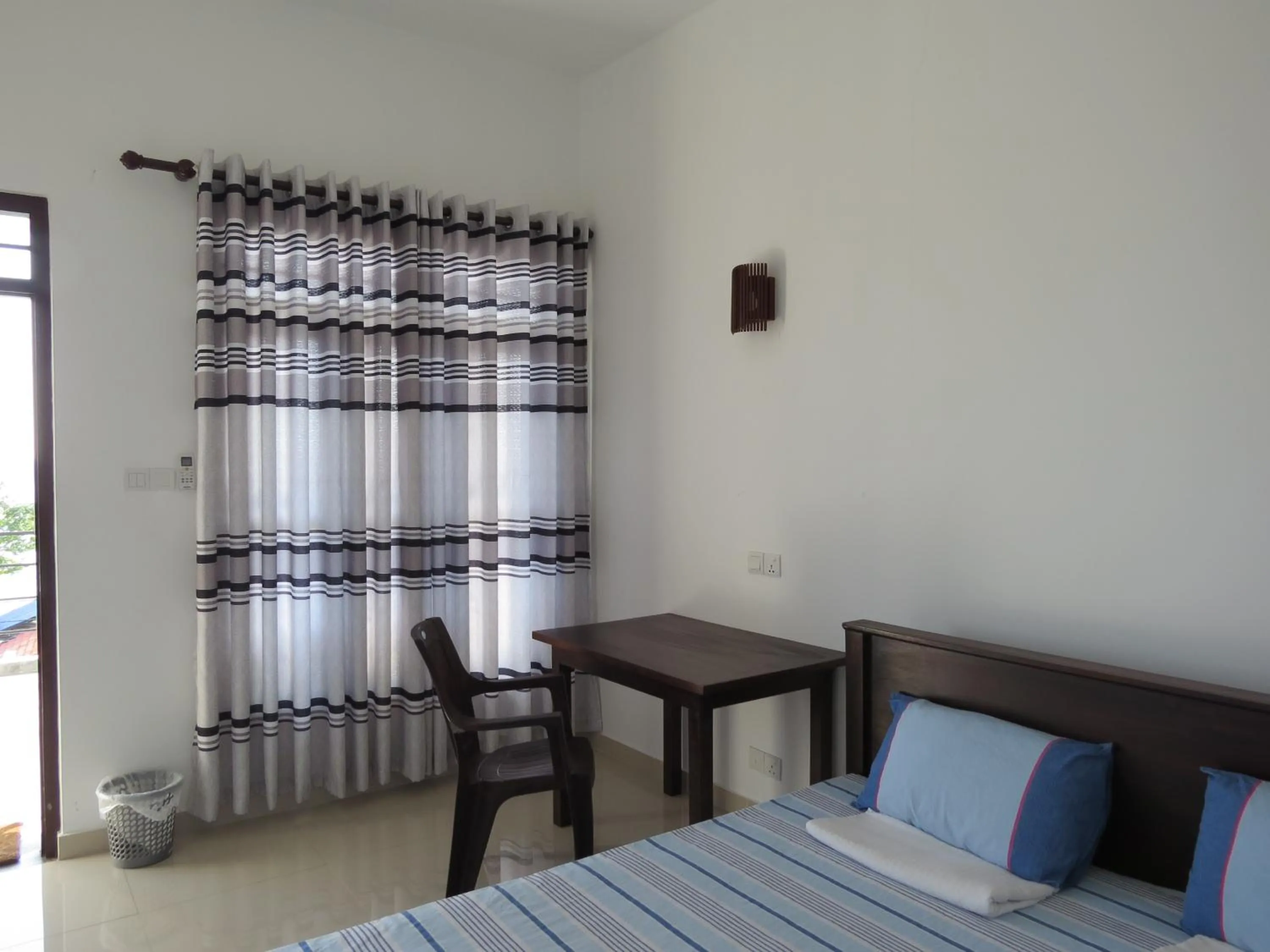 Photo of the whole room, Bed in Sailors Mirissa