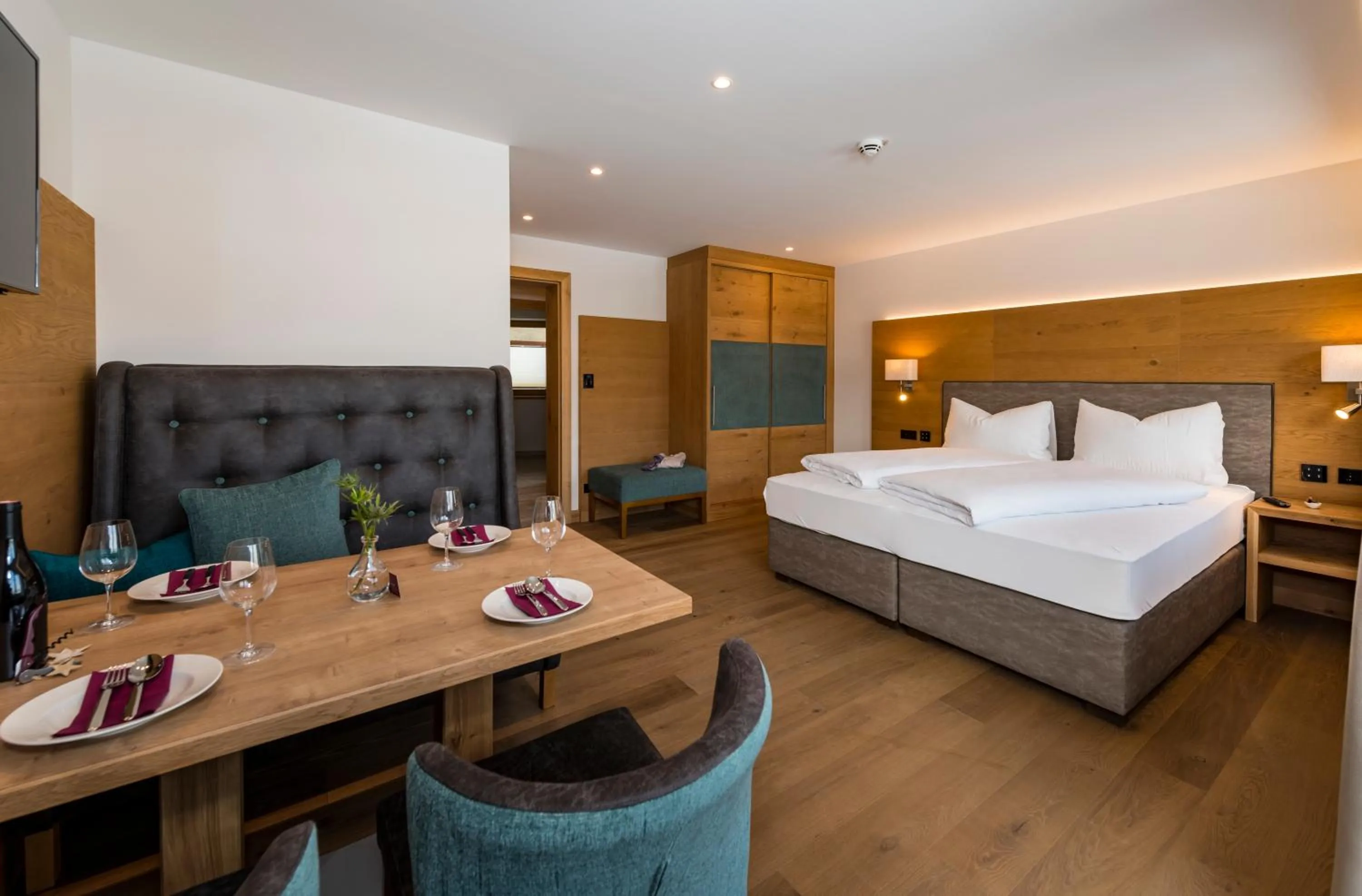 Dining area, Bed in Tiroler Weinstube