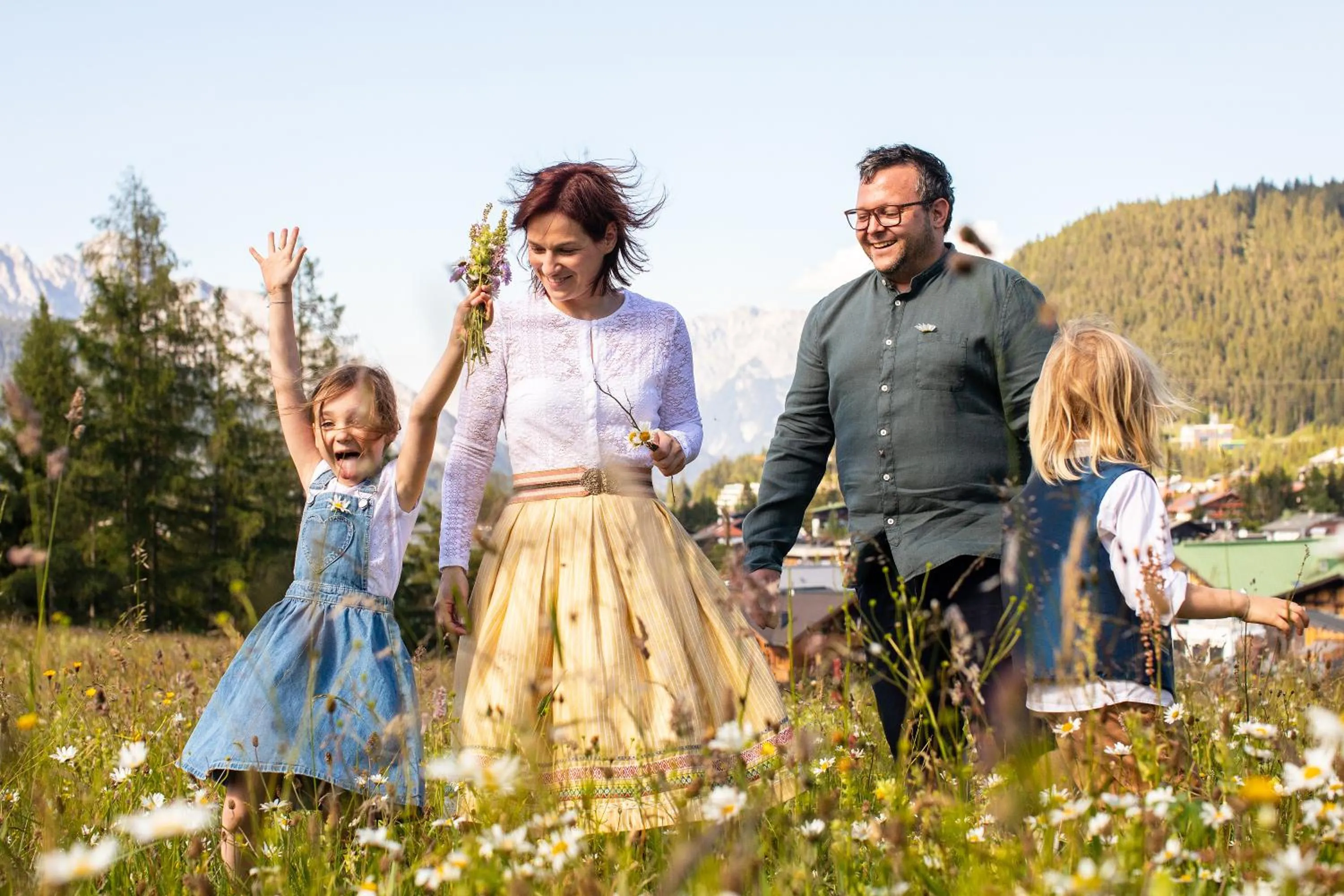 Family in Tiroler Weinstube