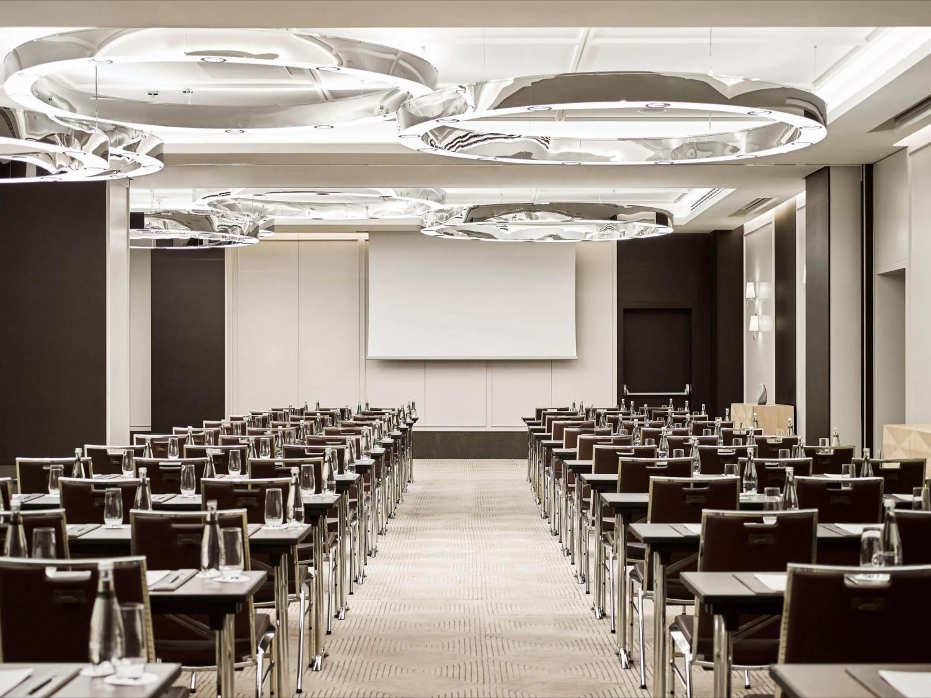 Meeting/conference room in Fairmont Quasar Istanbul Hotel