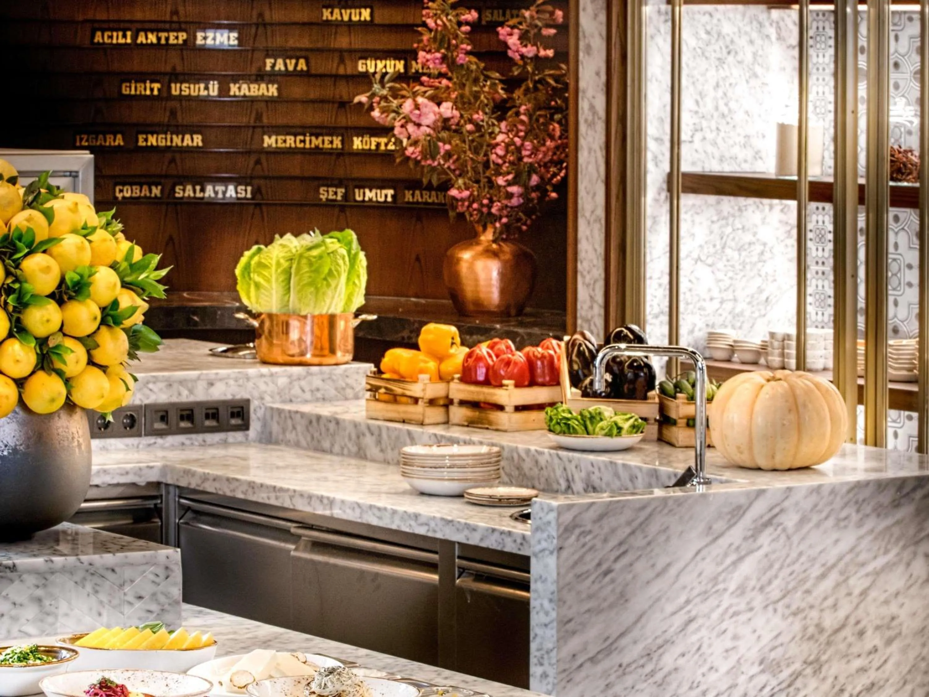 Restaurant/places to eat in Fairmont Quasar Istanbul Hotel