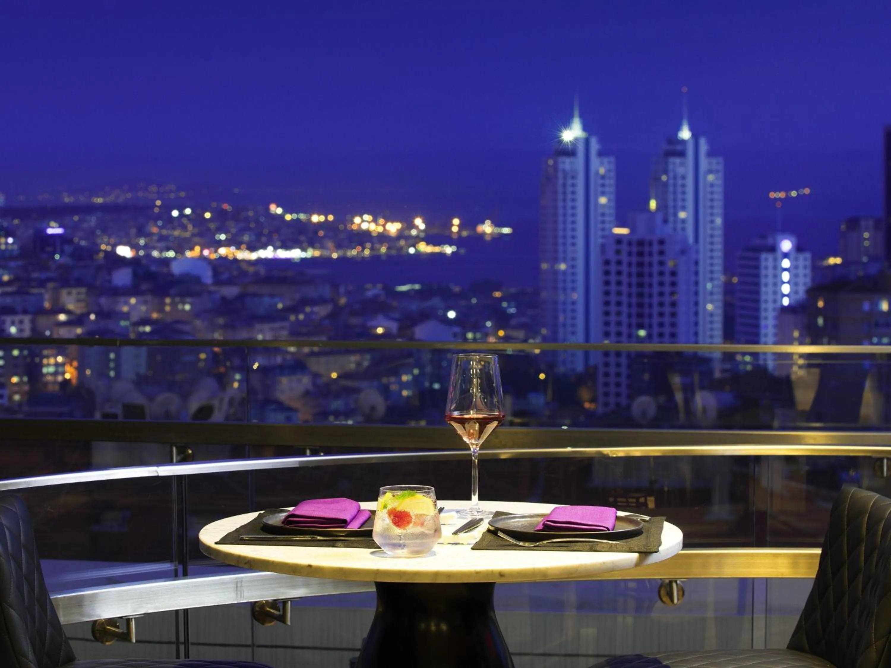 Restaurant/places to eat in Fairmont Quasar Istanbul Hotel