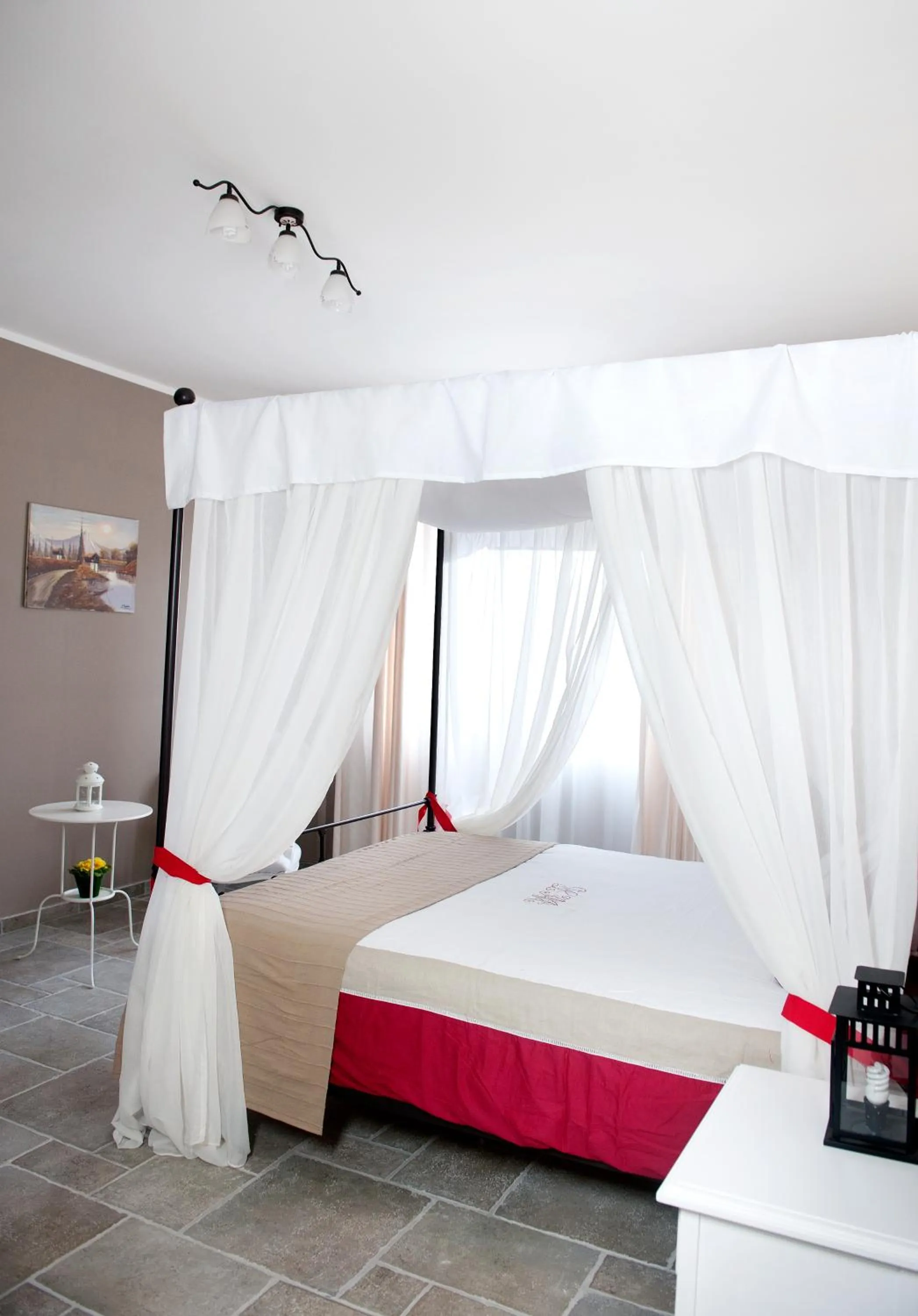 Photo of the whole room in La Selva Incantata