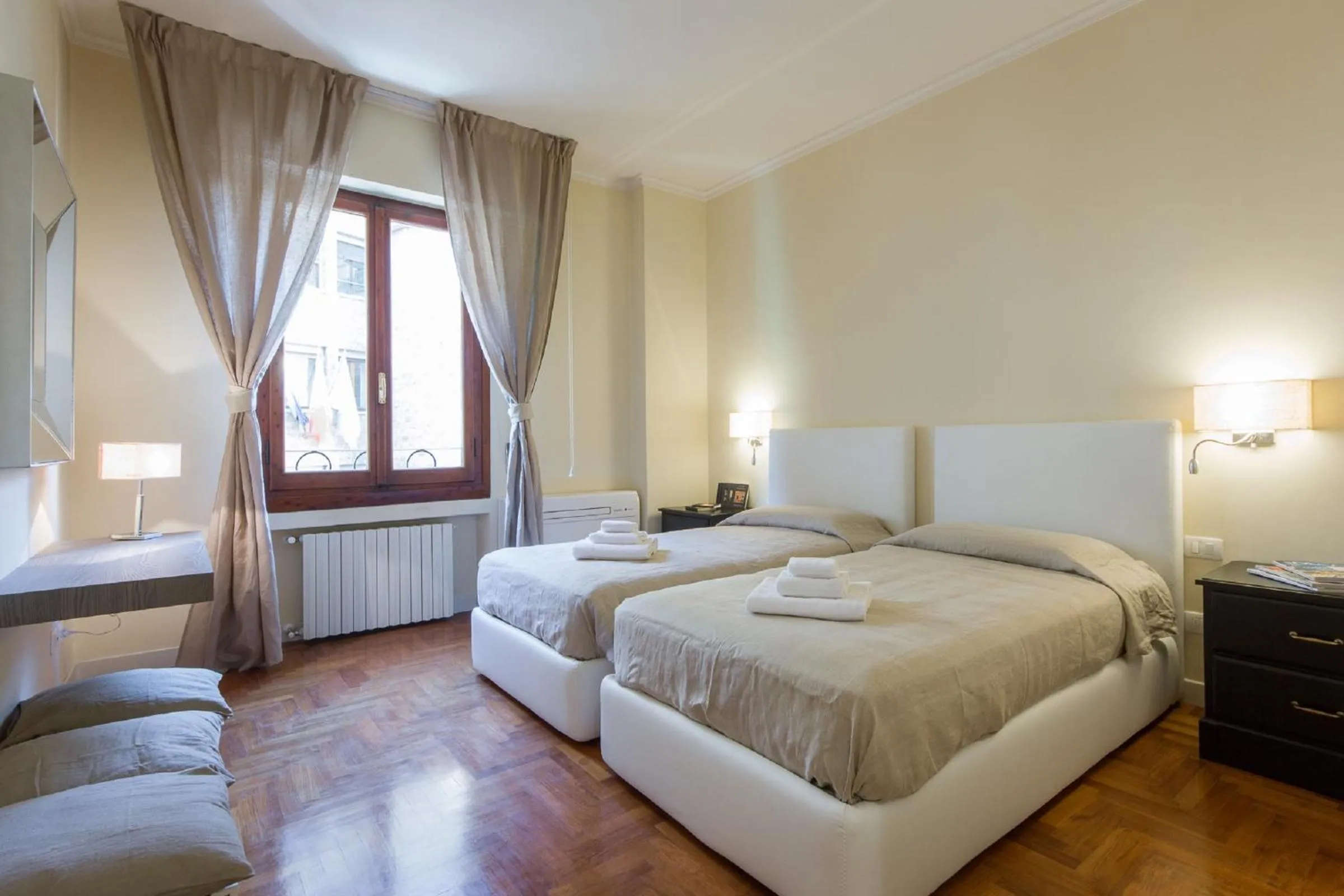 Bedroom, Bed in Apartments Florence - Le Por Santa Maria