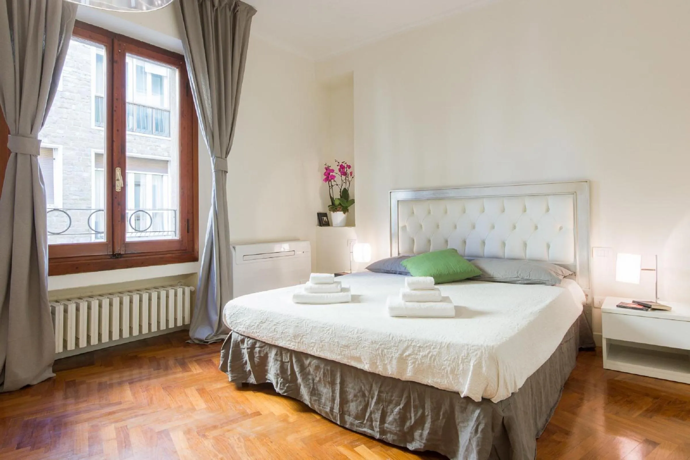 Bedroom, Bed in Apartments Florence - Le Por Santa Maria