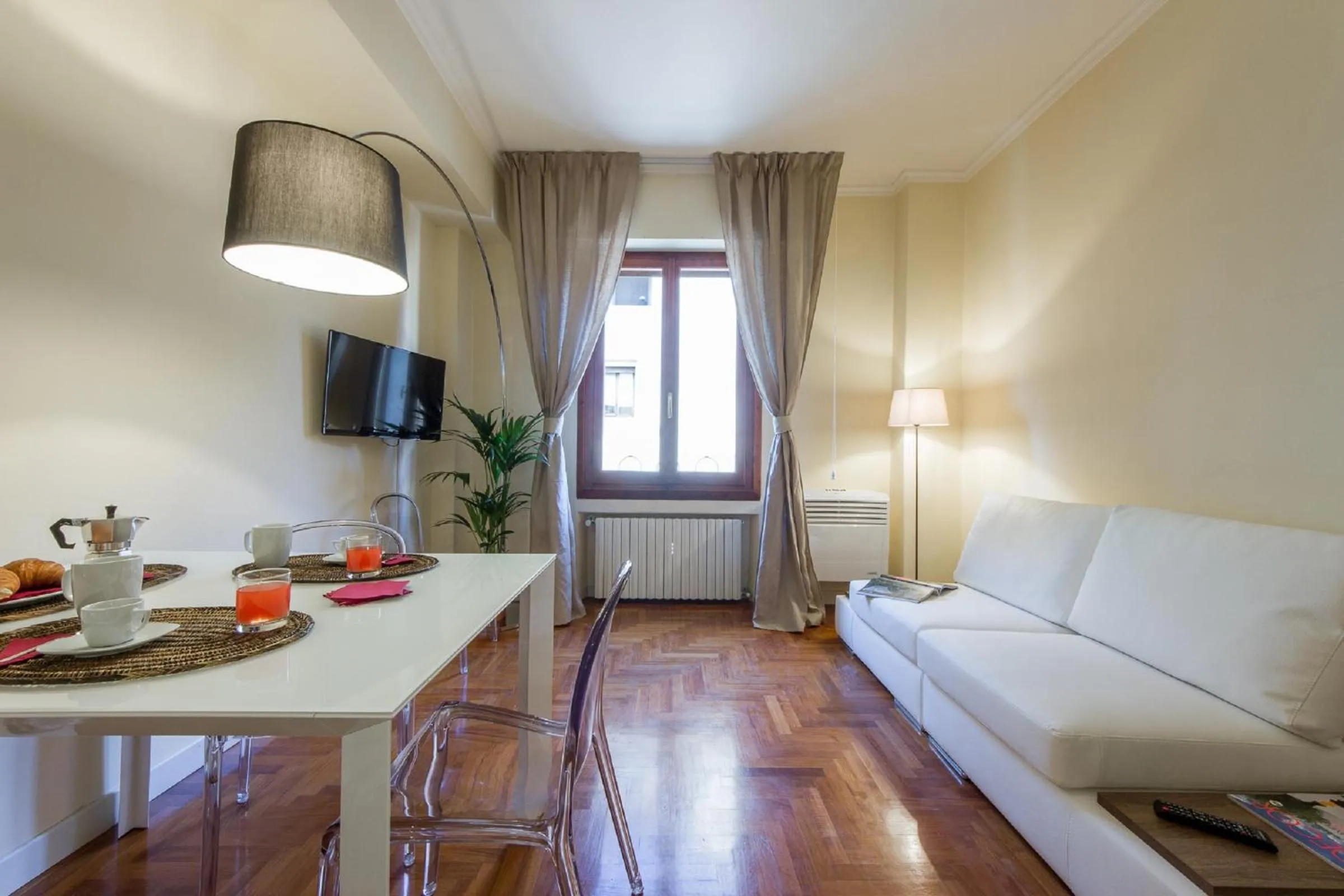 Living room, Bed in Apartments Florence - Le Por Santa Maria