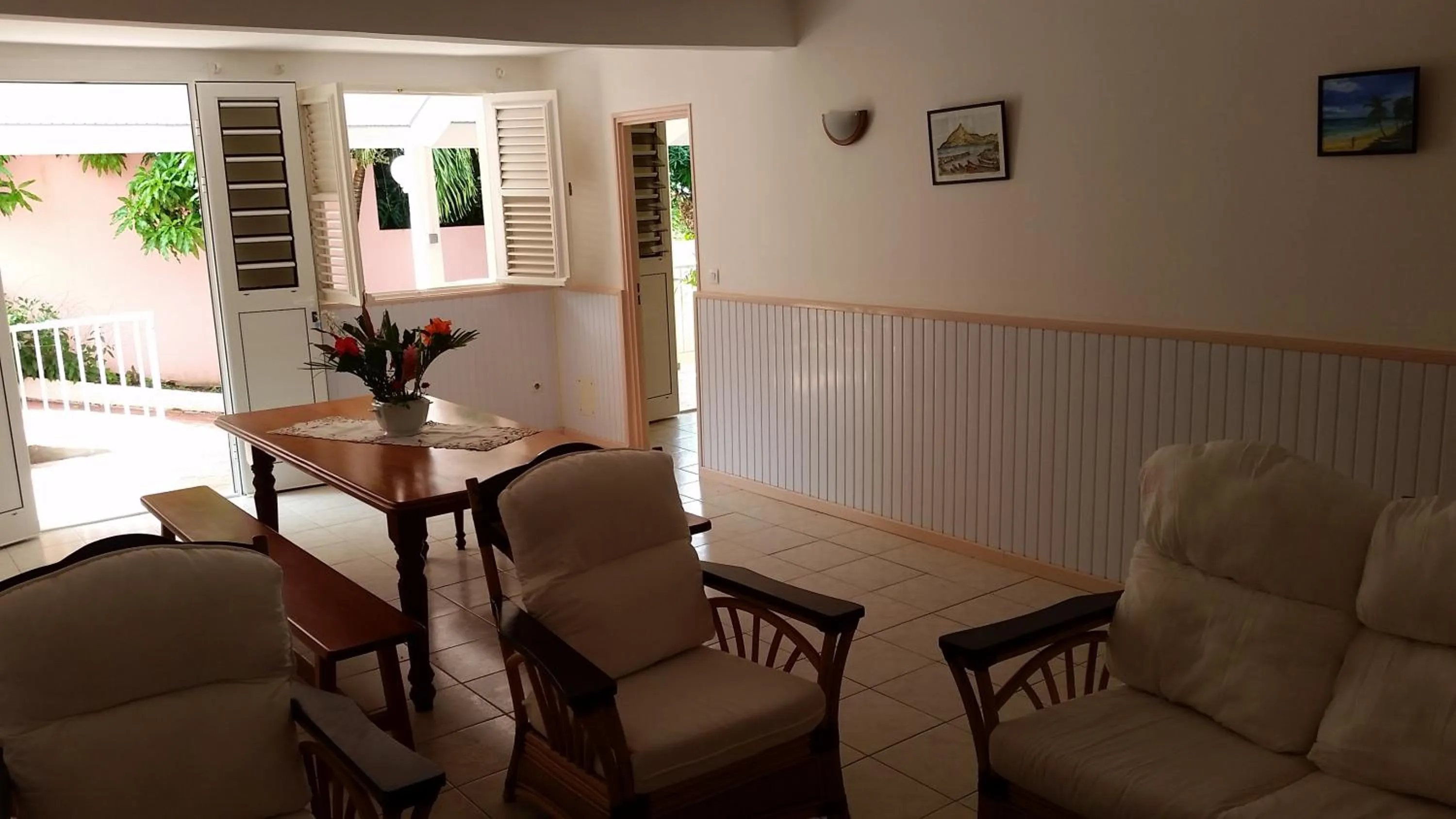 Facade/entrance in Chez Lucia et Donatien