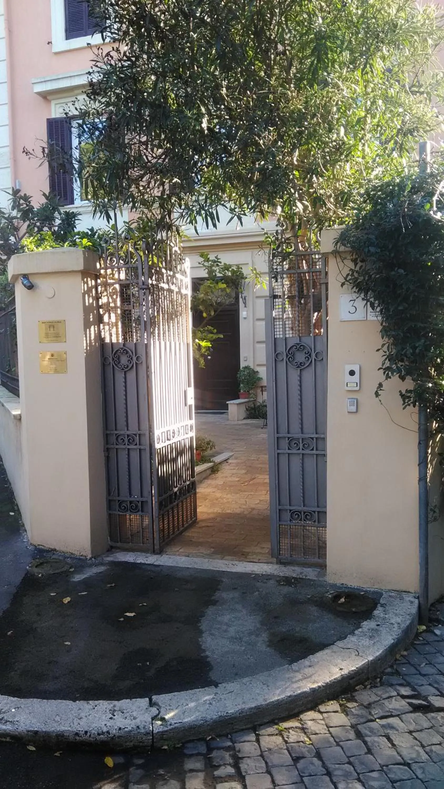 Facade/entrance in B&B Domus Aurea