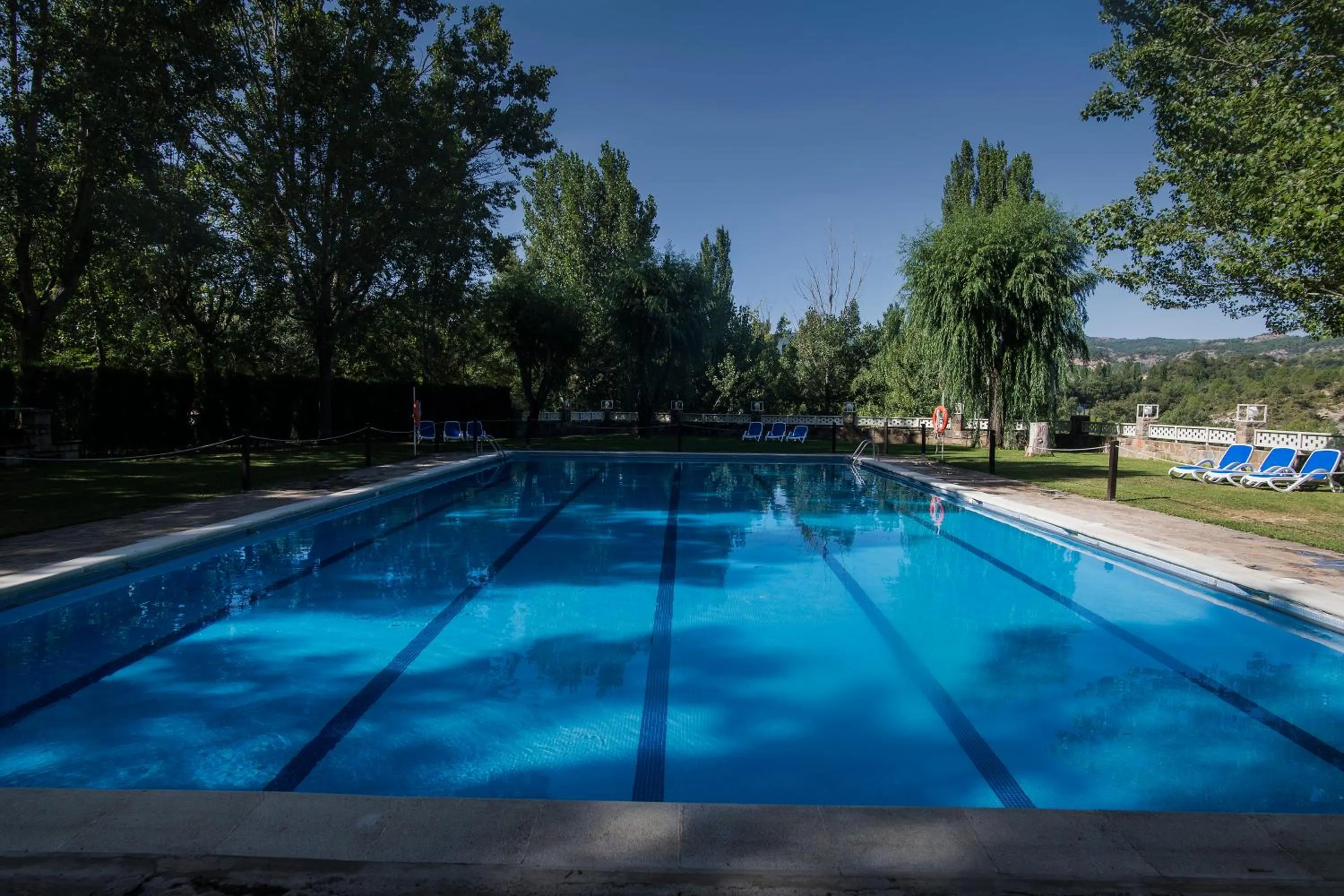 Swimming pool in La Pedanía Hotel Y Bungalows - Ligüerre de Cinca
