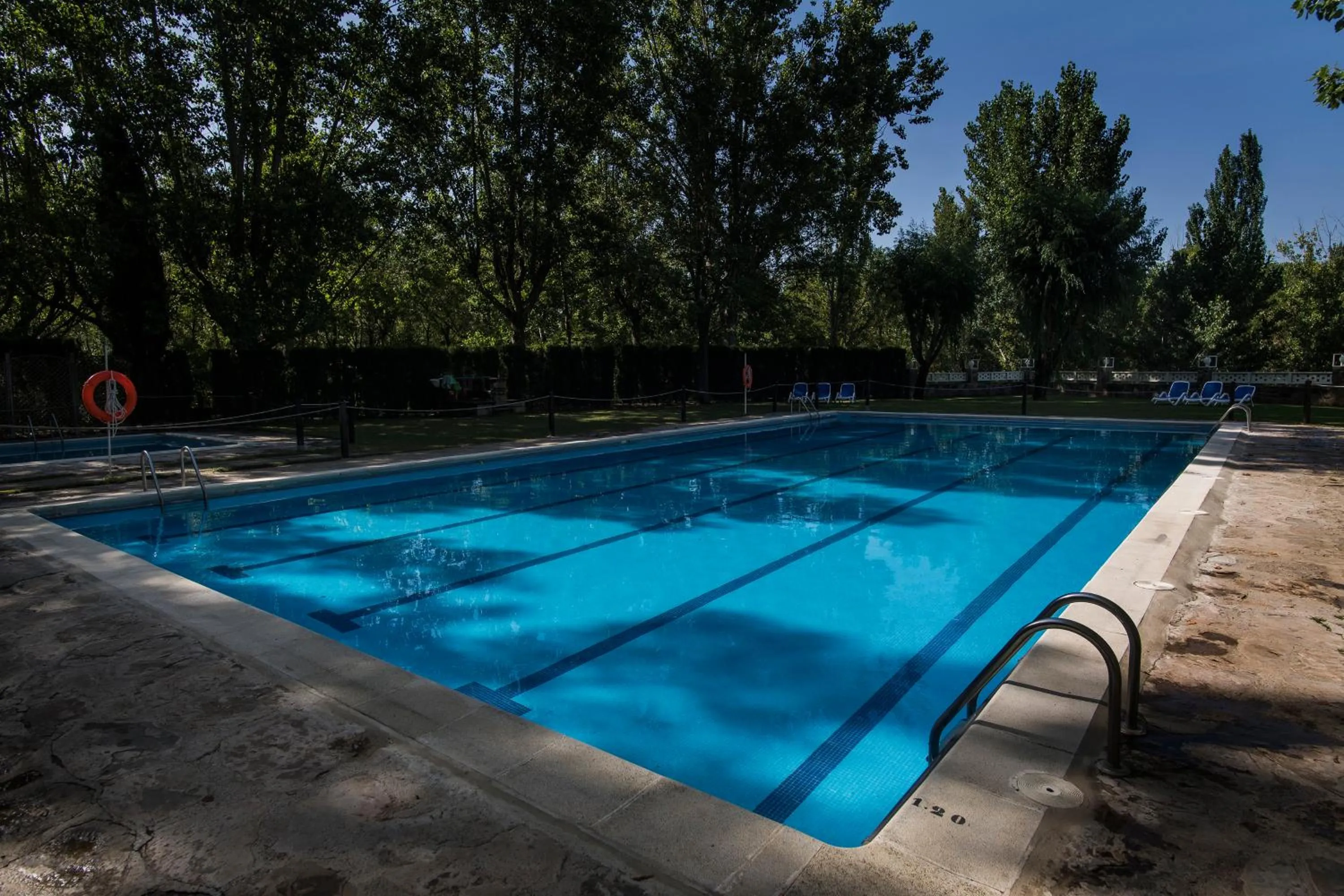 Swimming pool in La Pedanía Hotel Y Bungalows - Ligüerre de Cinca