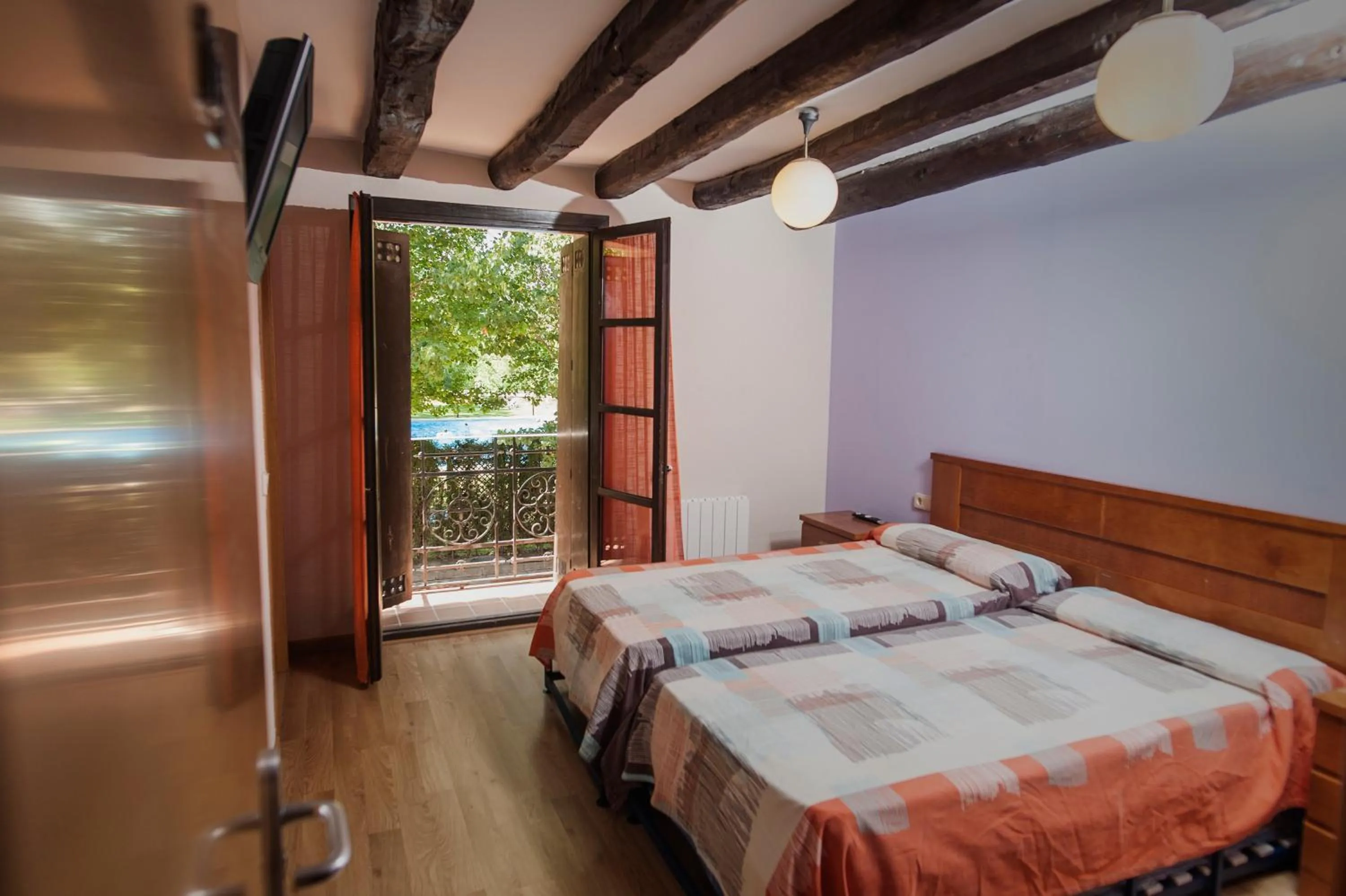 Bed in La Pedanía Hotel Y Bungalows - Ligüerre de Cinca