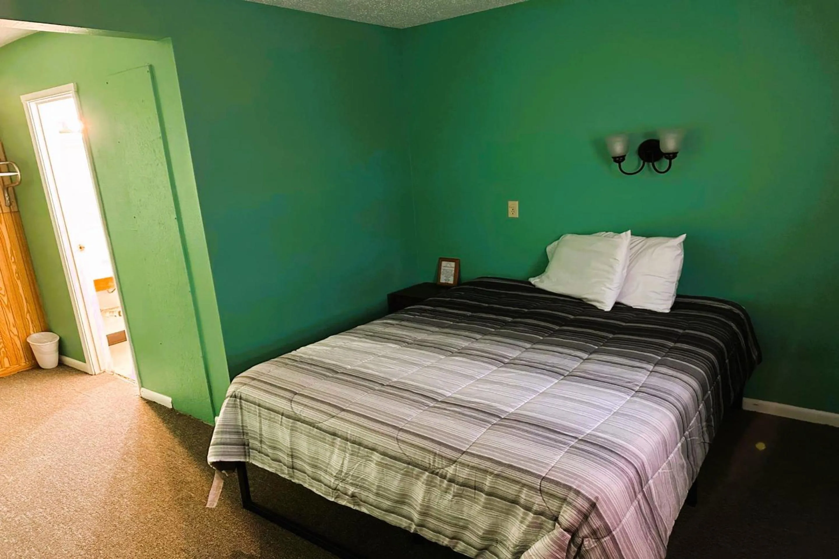 Bedroom, Bed in Love Hotels Kadoka by OYO at Badlands SD