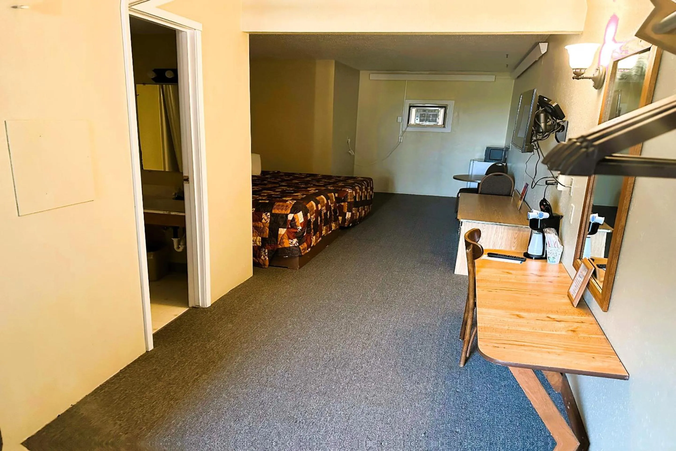 Bedroom in Love Hotels Kadoka by OYO at Badlands SD