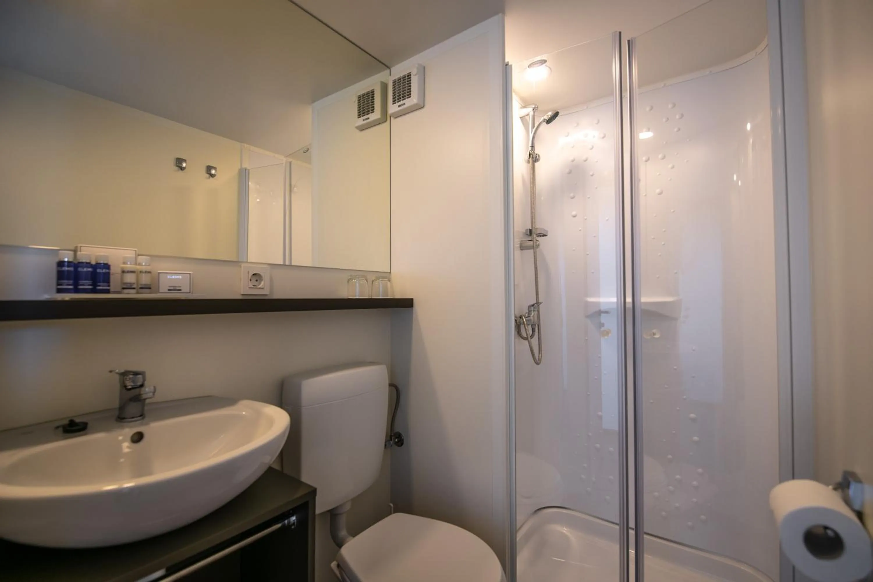 Shower in Arena Stoja Camping Homes