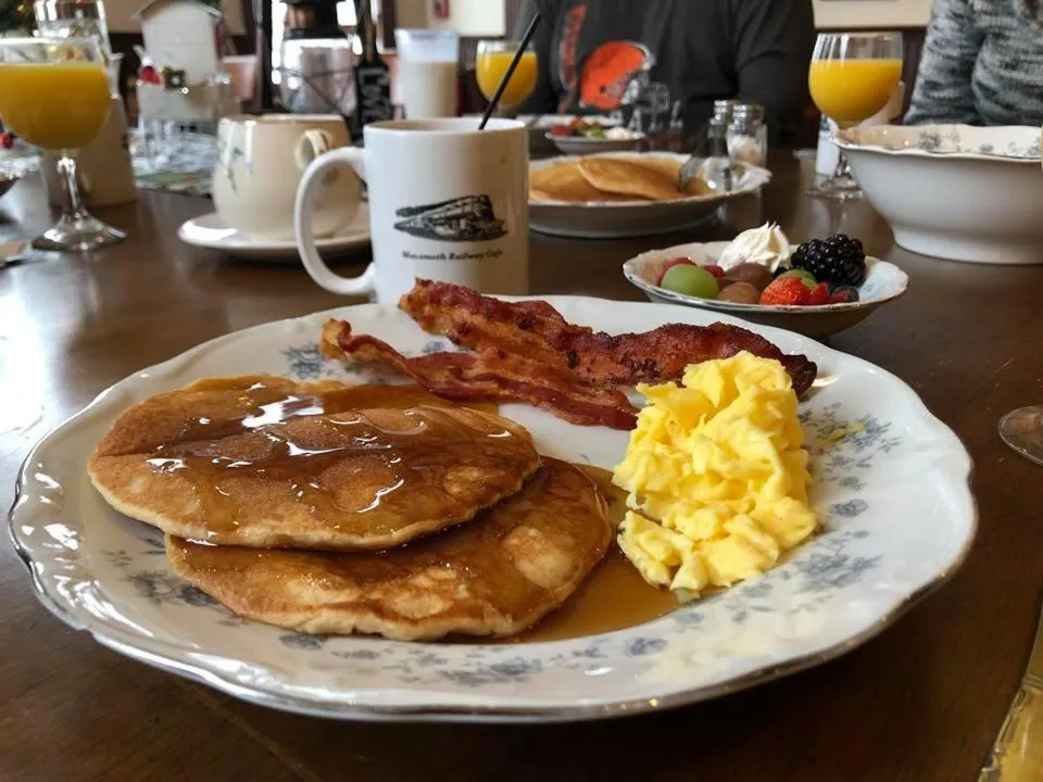 Breakfast in Grand Victorian Inn