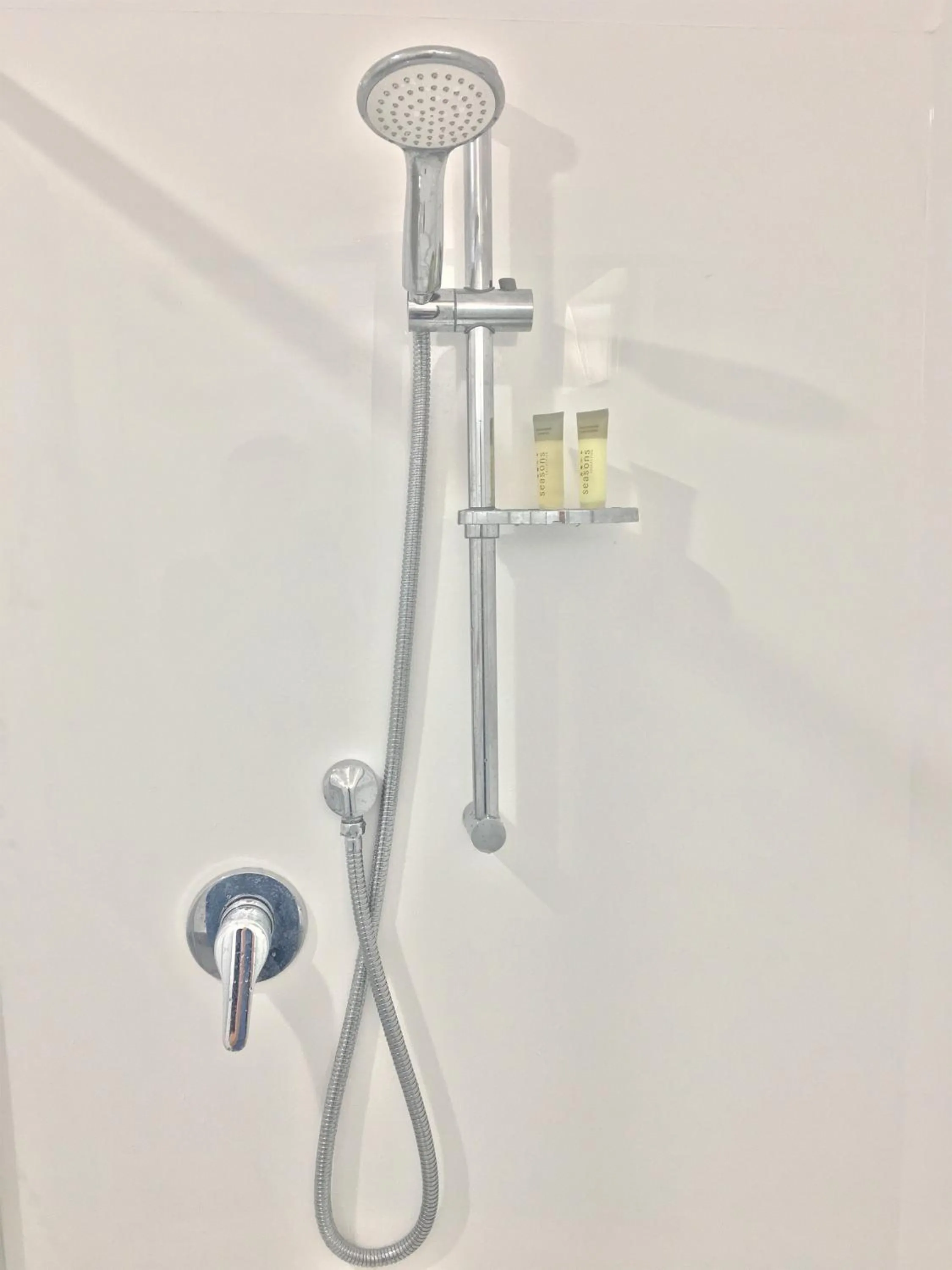 Shower in House of Tonga