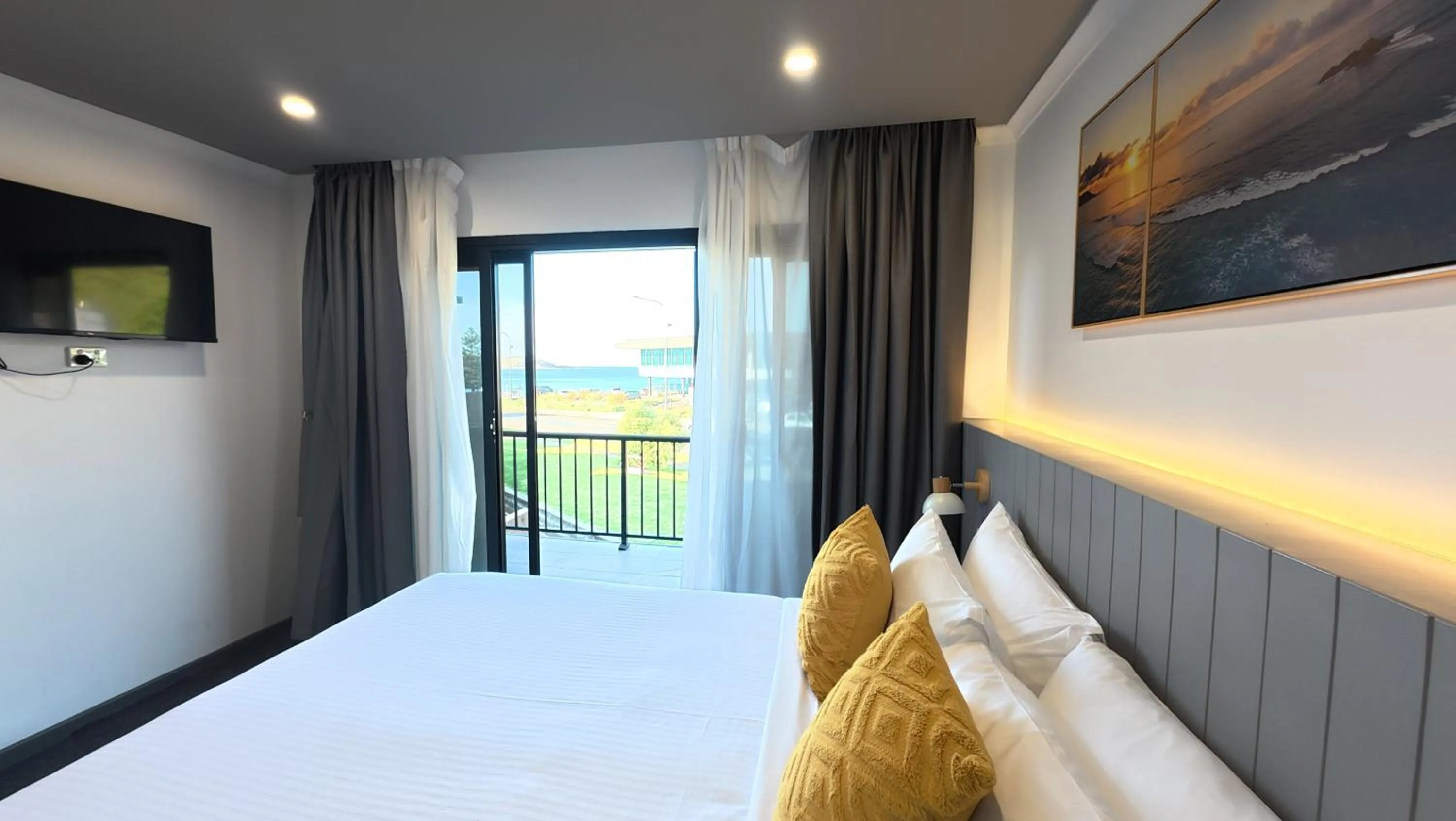 Bed in Mollymook Shores