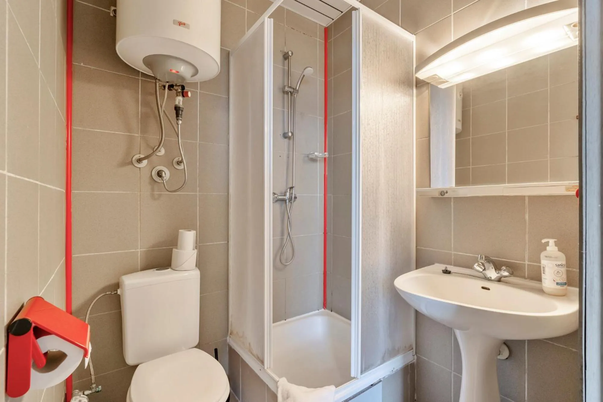 Shower in Budget Flats Leuven