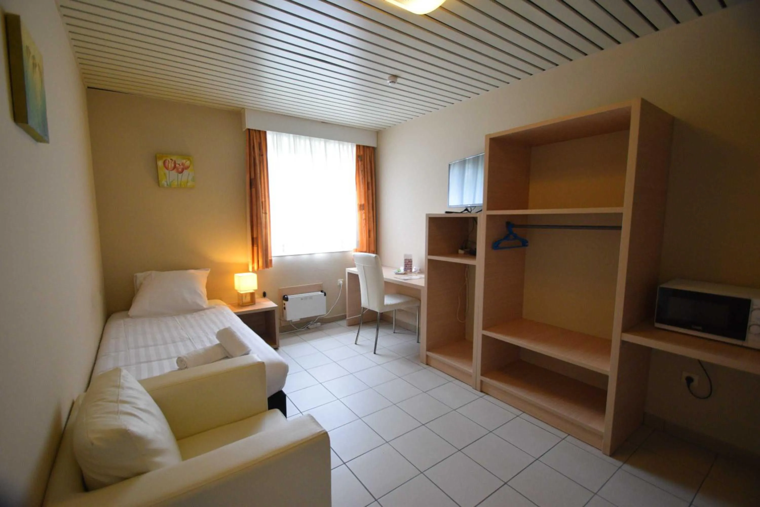 Bedroom, Bed in Budget Flats Leuven