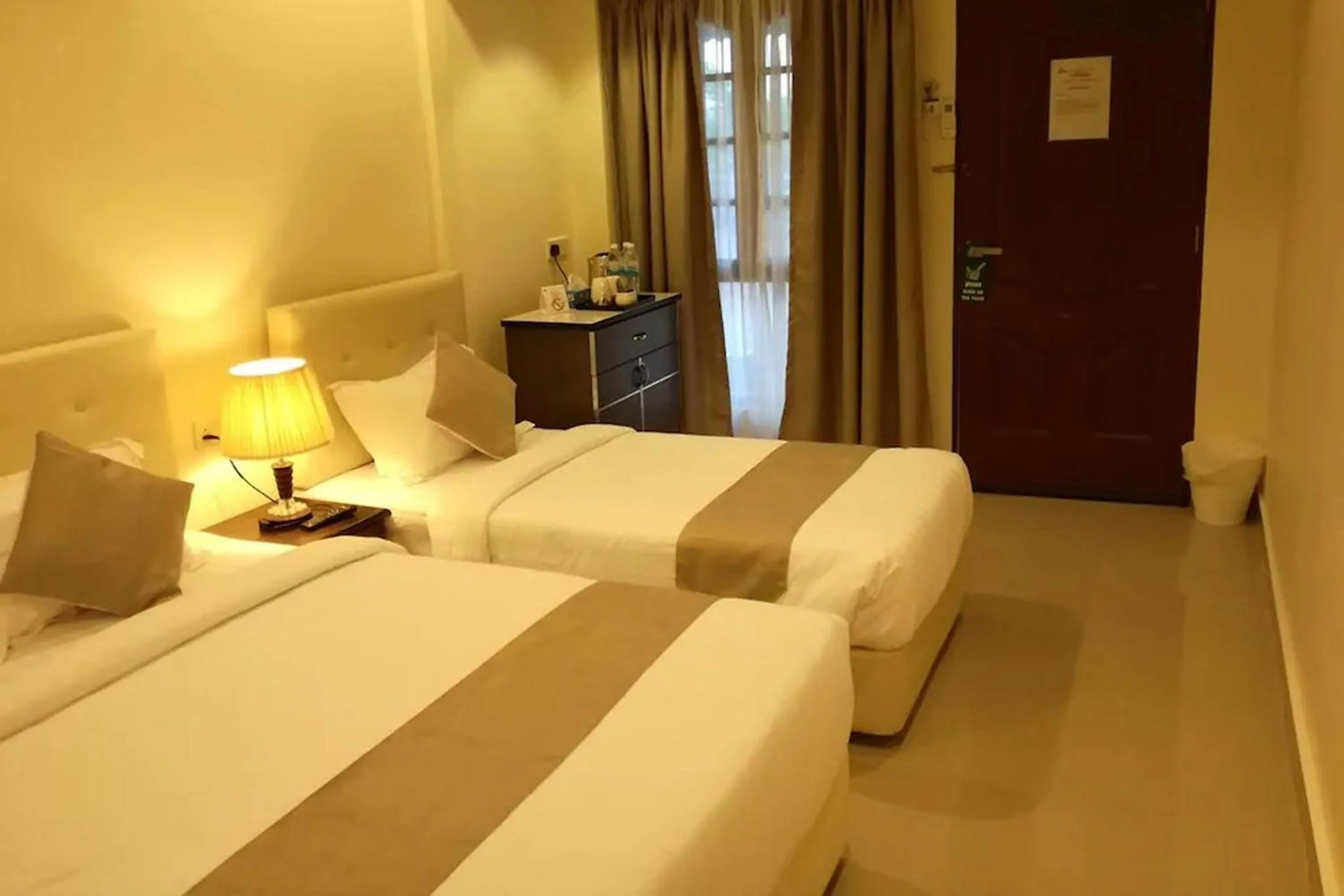 Bed in AlSafina Kijal Beach Resort & Restaurant