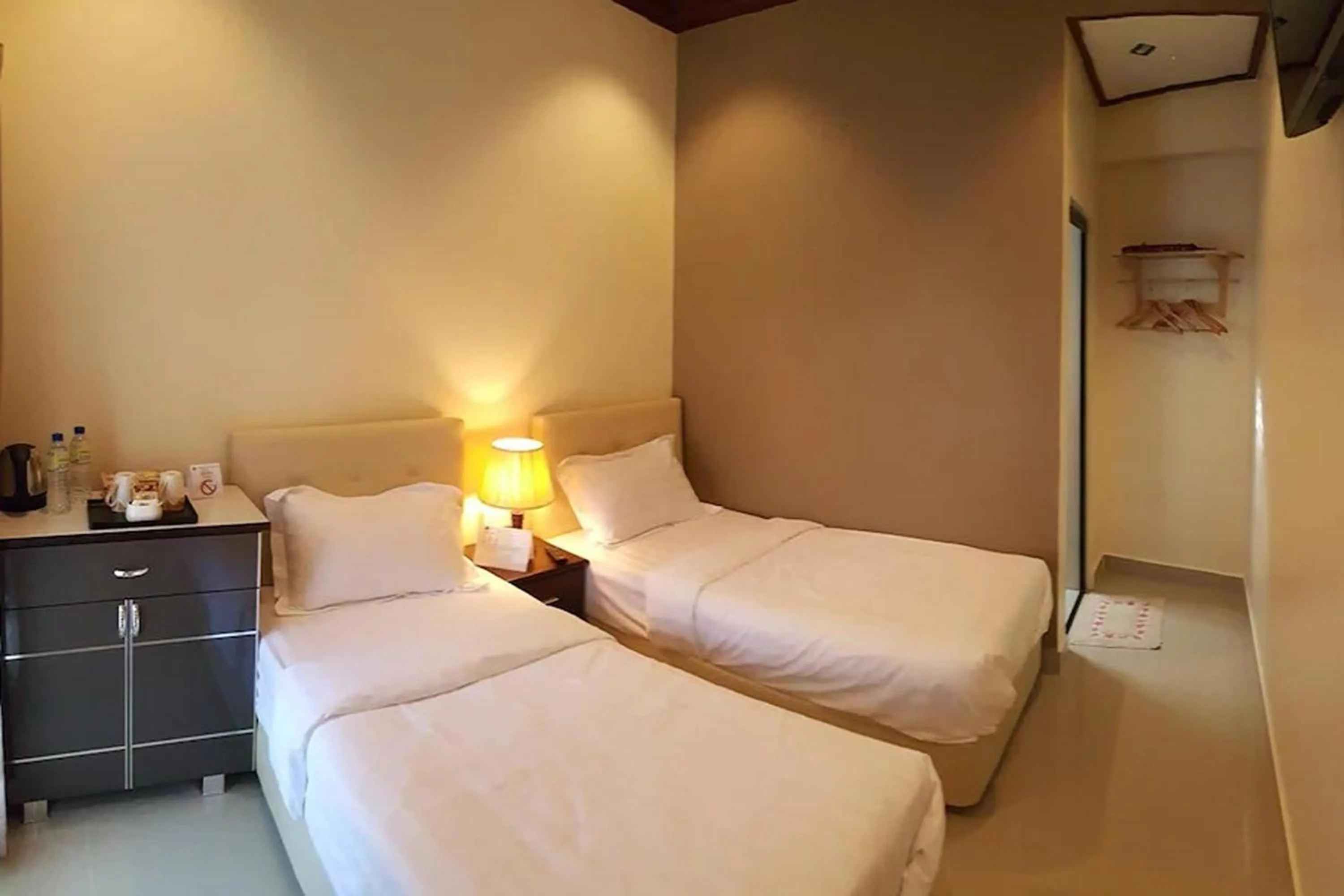 Bed in AlSafina Kijal Beach Resort & Restaurant