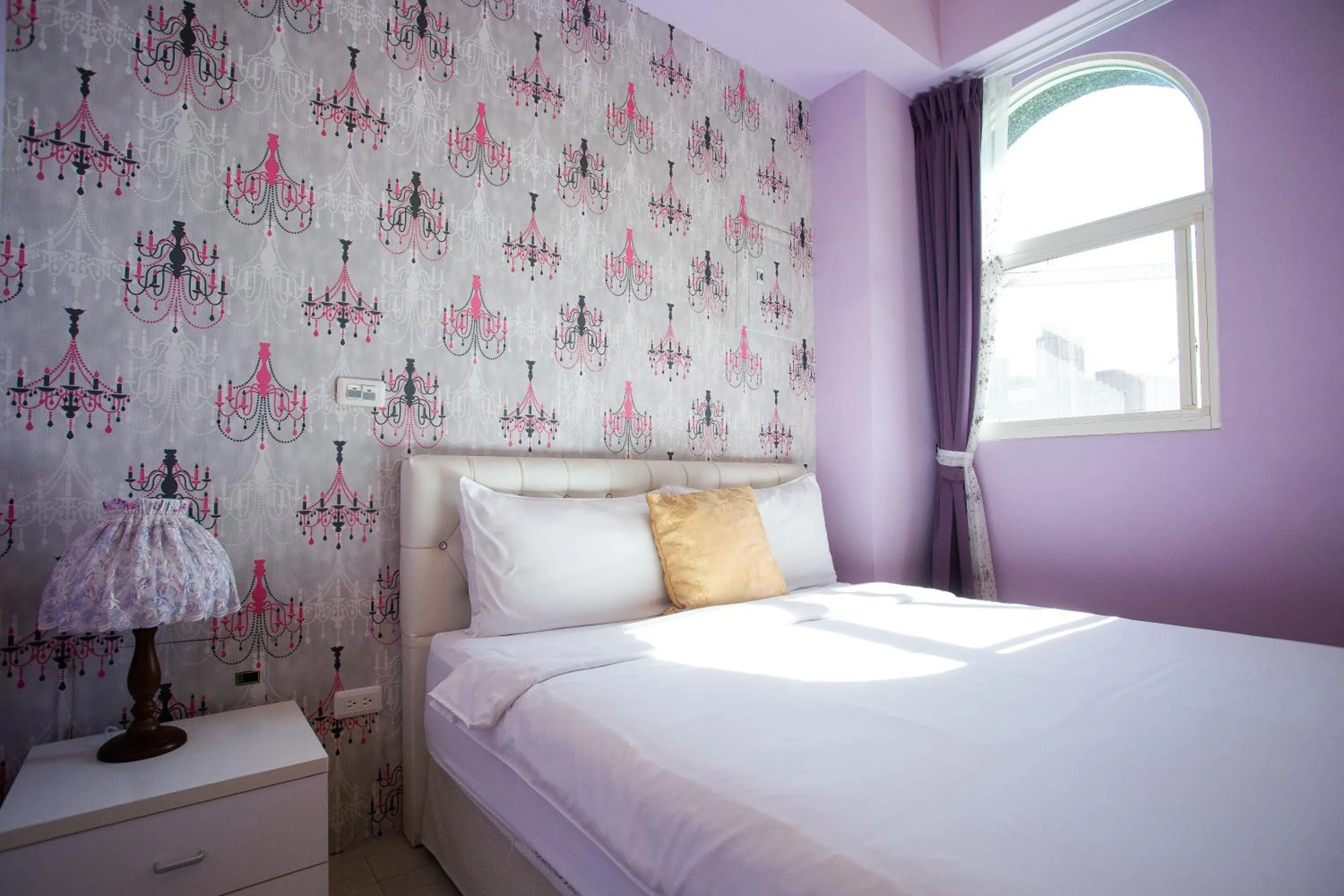 Photo of the whole room, Bed in Brownbnb