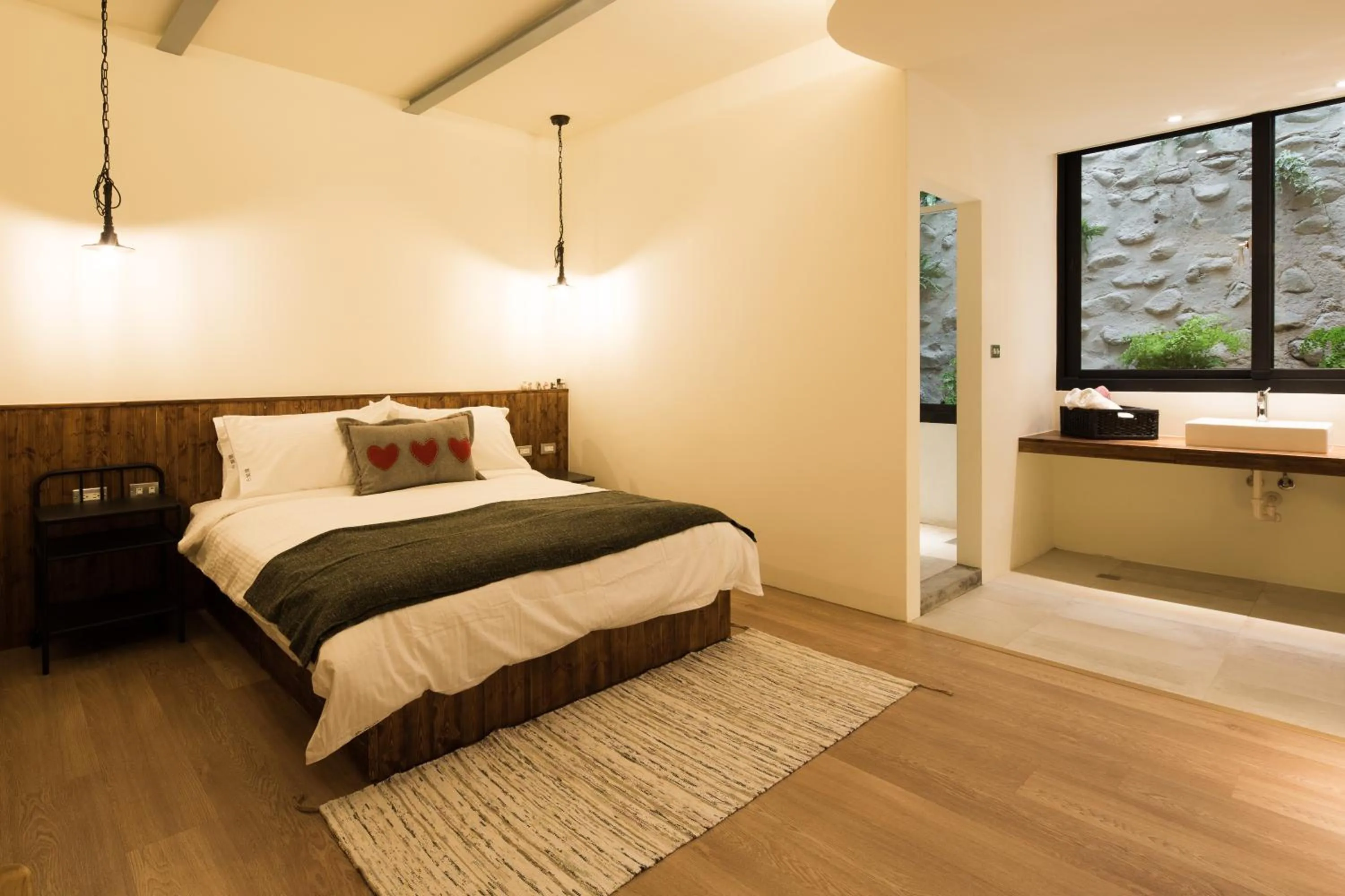 Patio, Bed in Haku Beach Days Inn