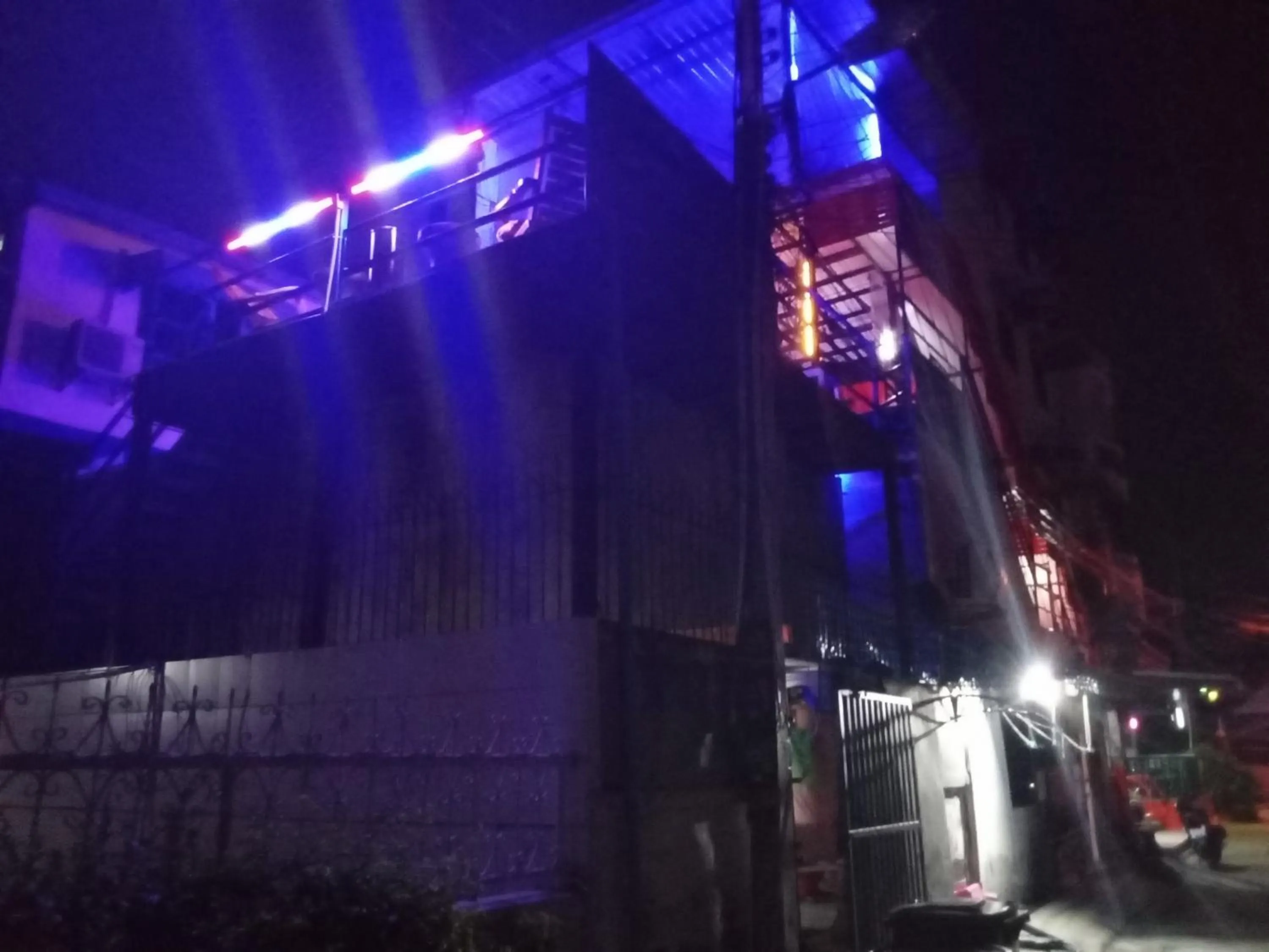 BEN & LEK GUESTHOUSE