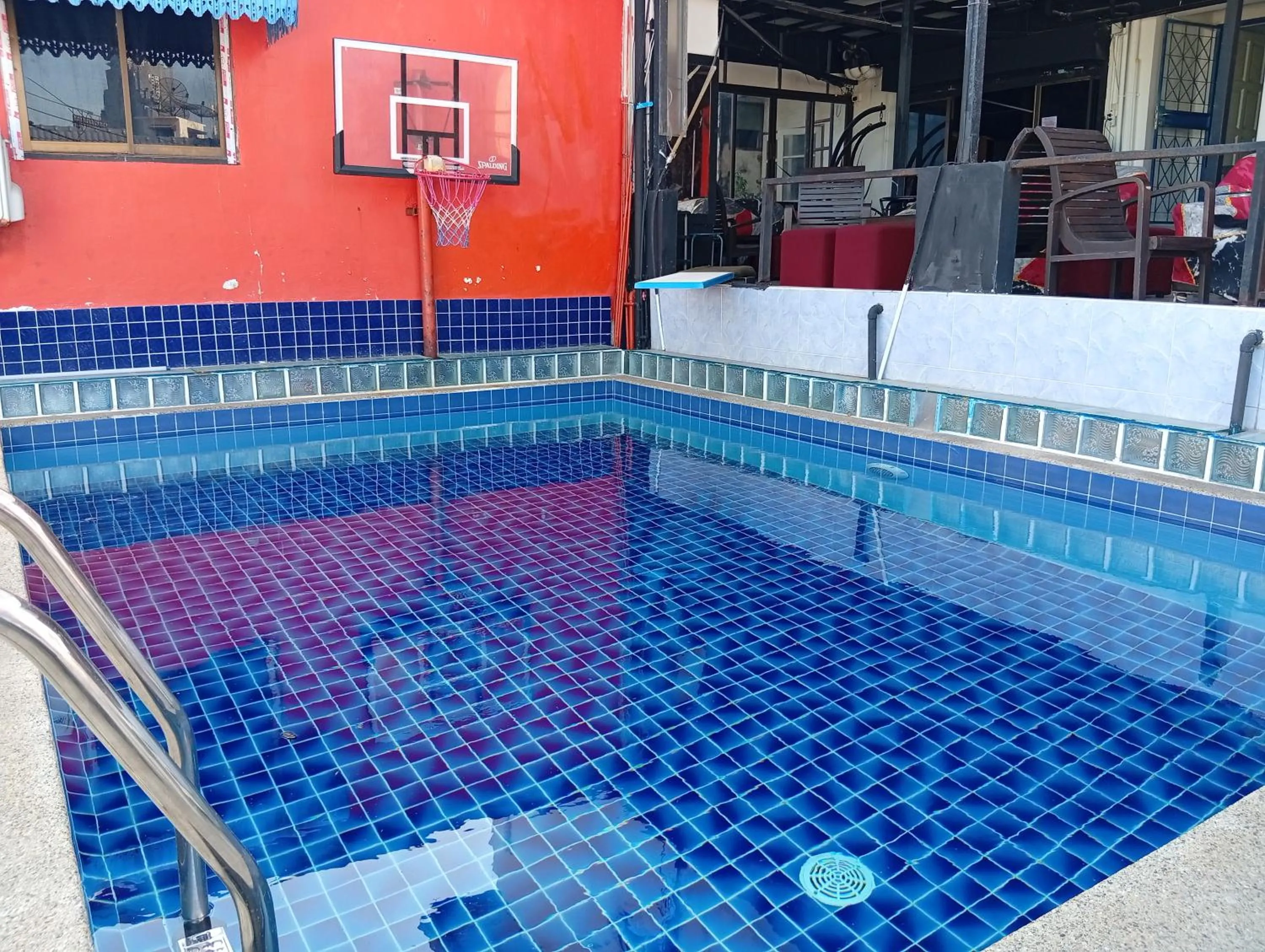 Swimming pool in BEN & LEK GUESTHOUSE