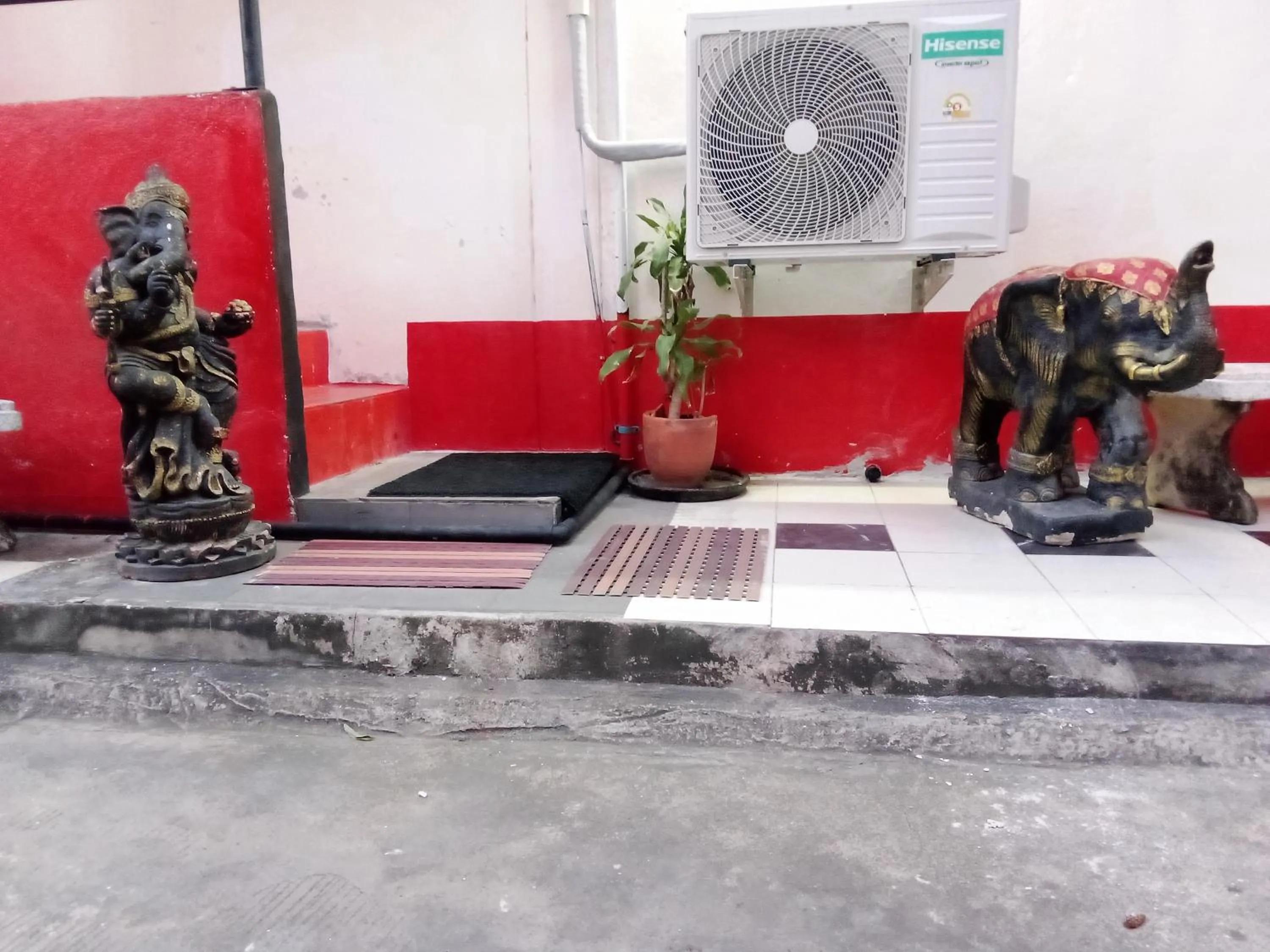 BEN & LEK GUESTHOUSE