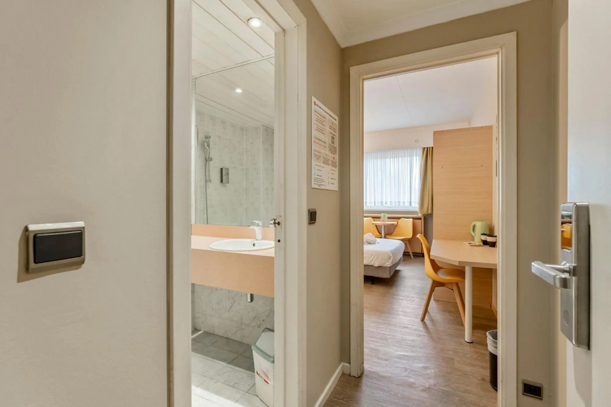 Shower, Bed in Sleep & Go Brussels South