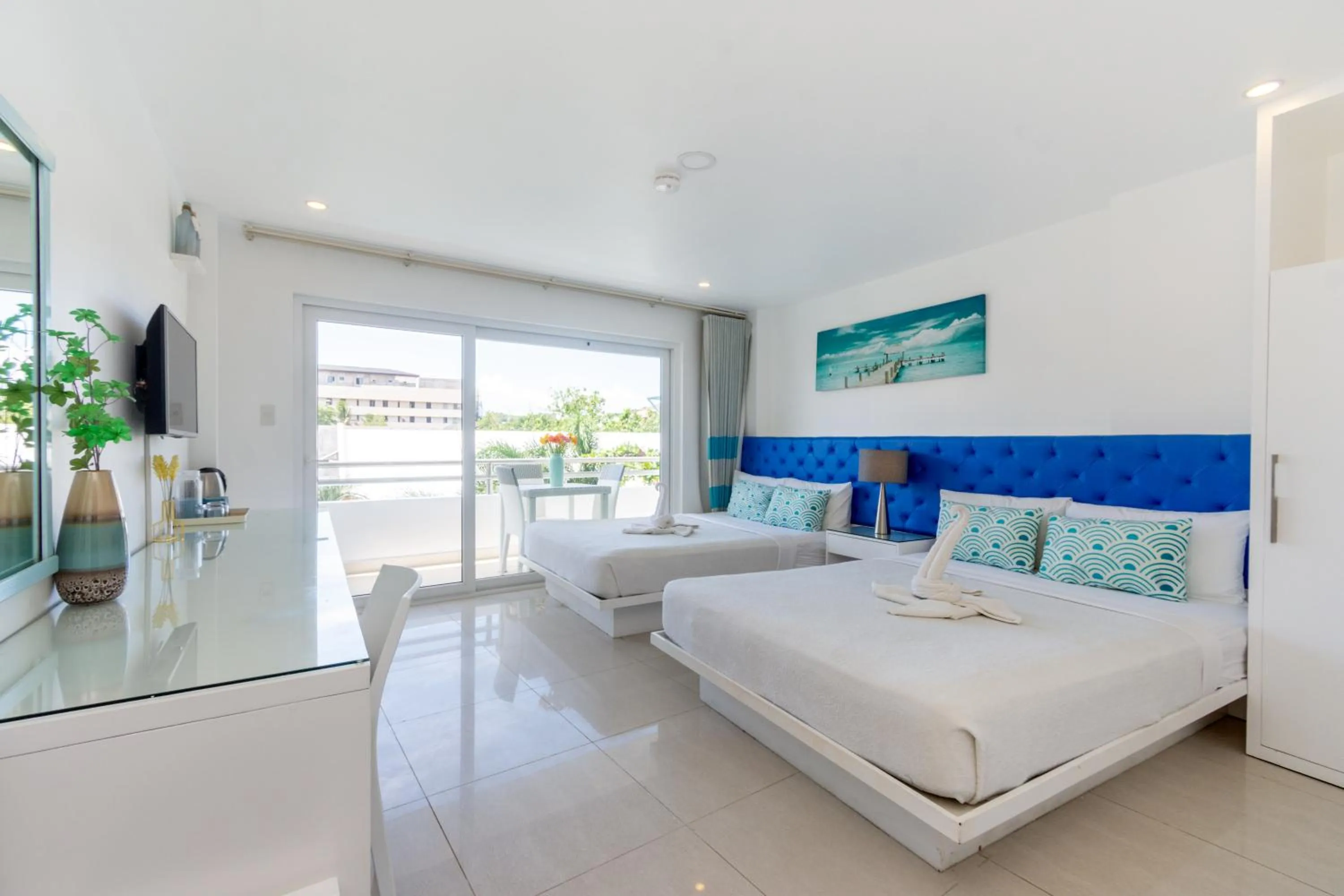 Photo of the whole room, Bed in Indila Boracay