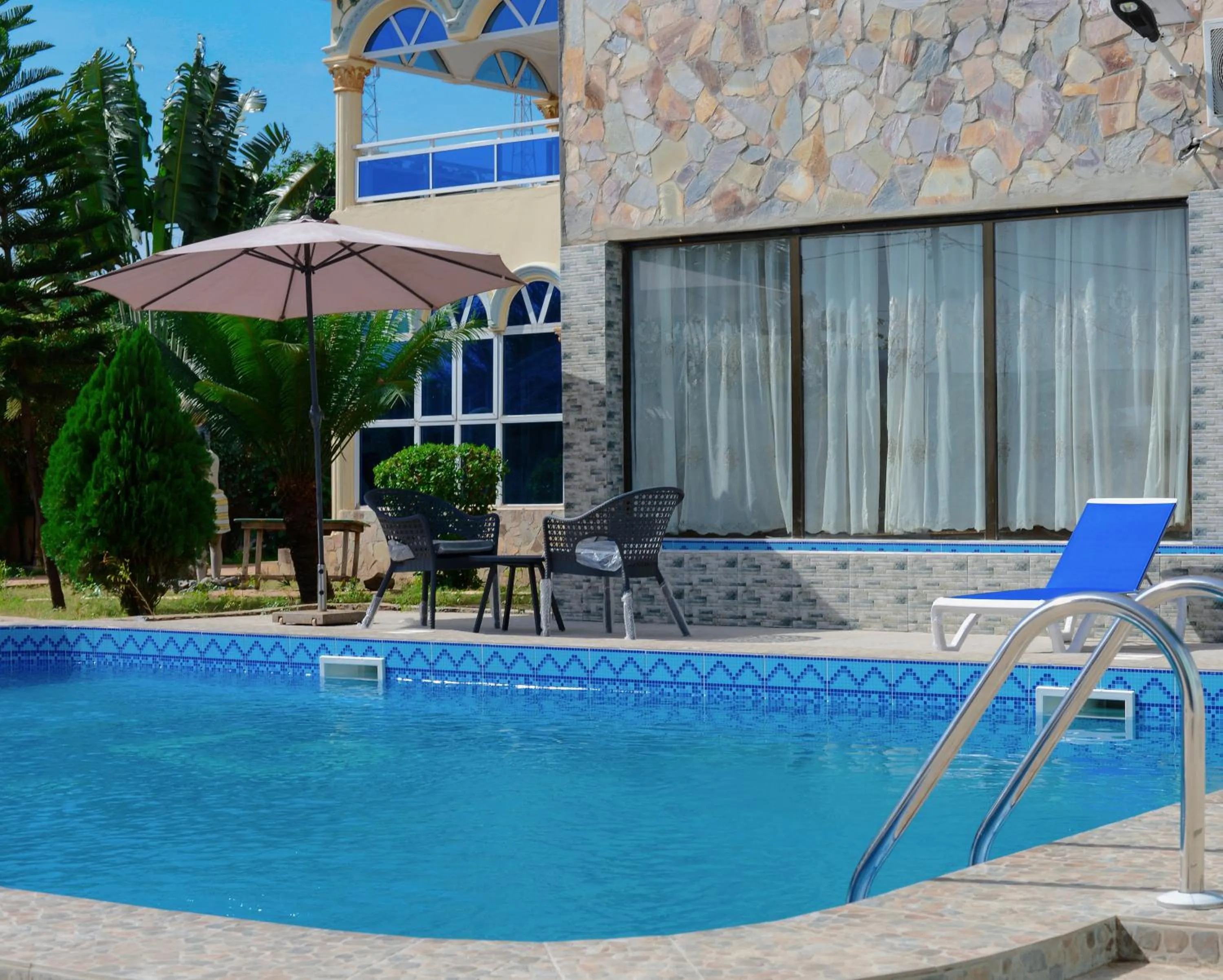 Swimming pool in Hotel Ganiela